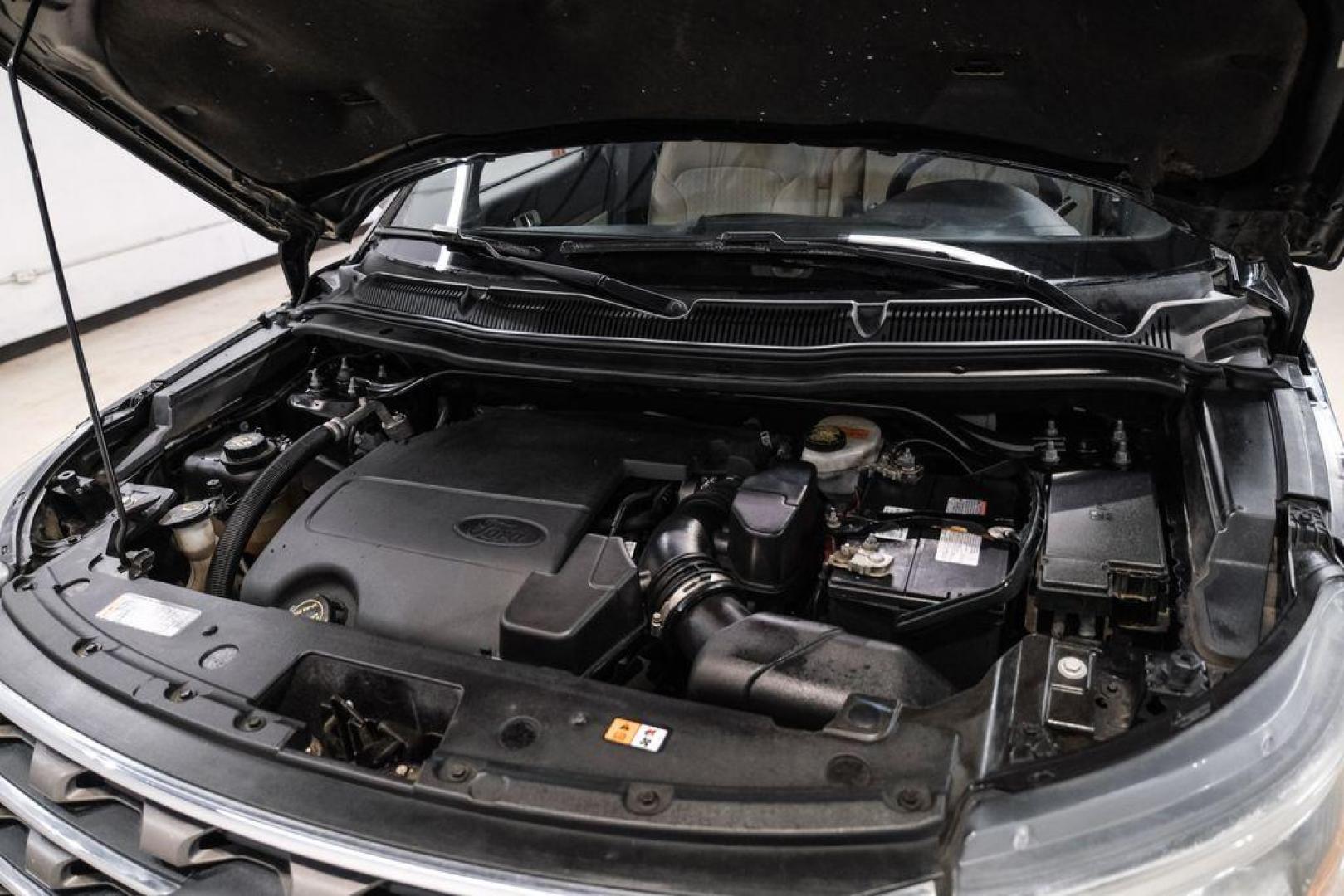 2017 Shadow Black /Medium Light Camel Ford Explorer Base (1FM5K7B81HG) with an 3.5L 6-Cylinder SMPI DOHC engine, Automatic transmission, located at 15300 Midway Rd., Addison, TX, 75001, (972) 702-0011, 32.958321, -96.838074 - Photo#46