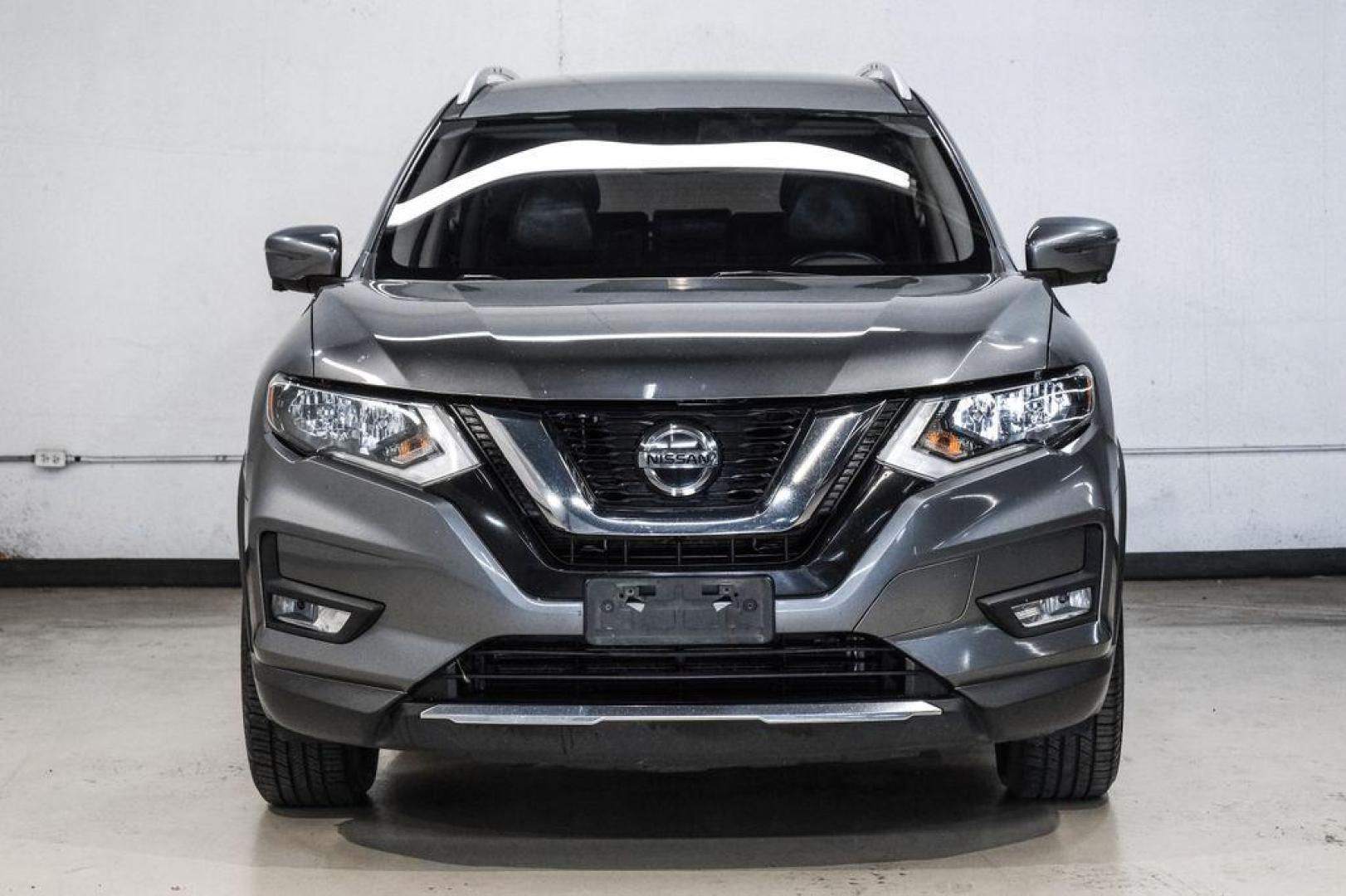 2018 Gun Metallic /Charcoal Nissan Rogue SL (JN8AT2MV9JW) with an 2.5L I4 DOHC 16V engine, CVT transmission, located at 15300 Midway Rd., Addison, TX, 75001, (972) 702-0011, 32.958321, -96.838074 - Photo#6
