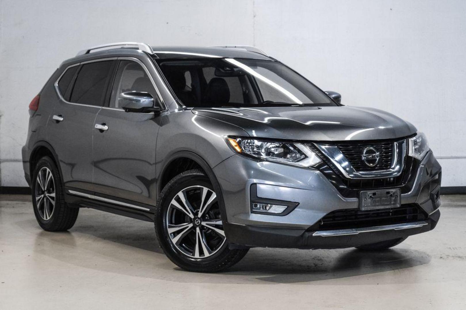 2018 Gun Metallic /Charcoal Nissan Rogue SL (JN8AT2MV9JW) with an 2.5L I4 DOHC 16V engine, CVT transmission, located at 15300 Midway Rd., Addison, TX, 75001, (972) 702-0011, 32.958321, -96.838074 - Photo#7