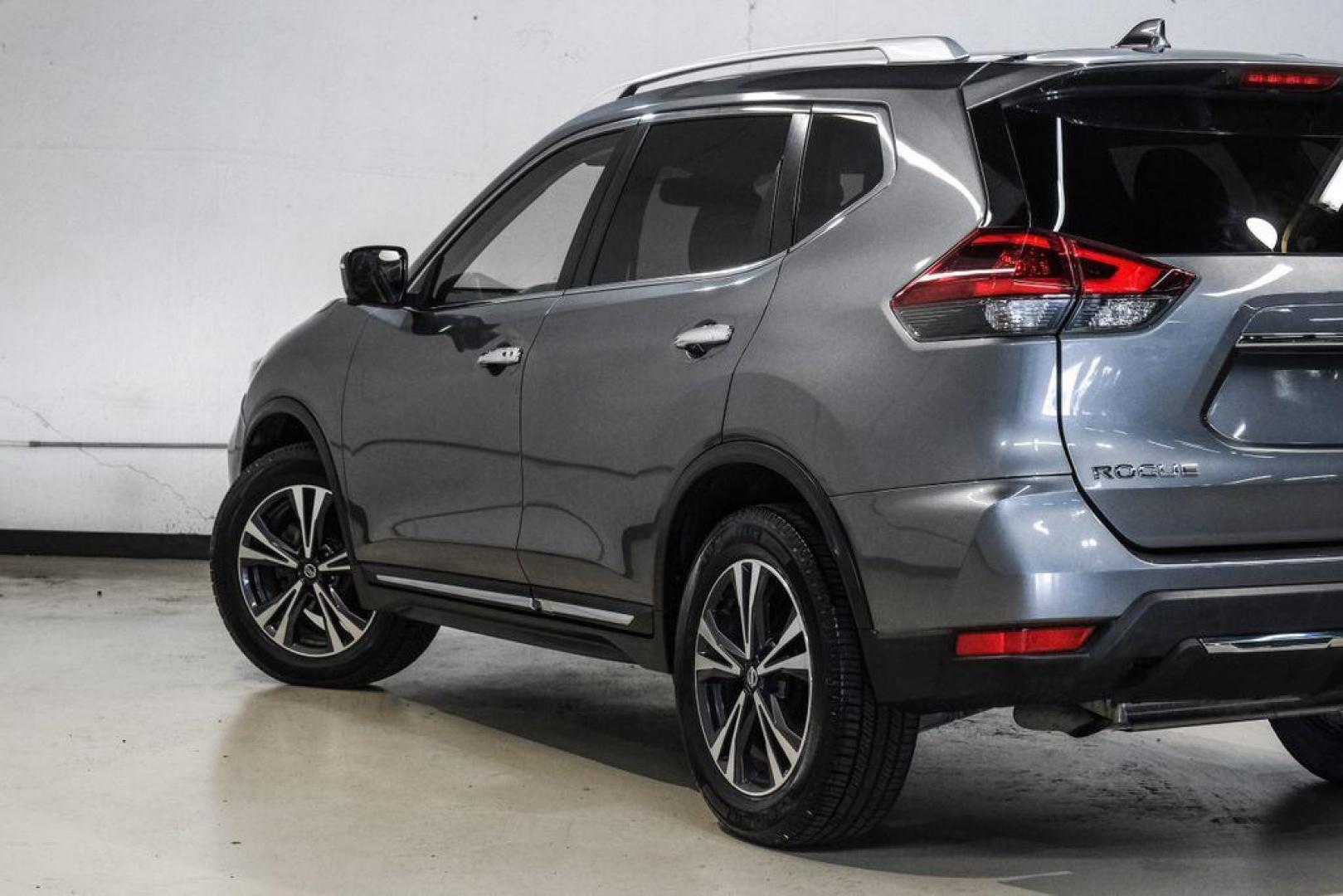 2018 Gun Metallic /Charcoal Nissan Rogue SL (JN8AT2MV9JW) with an 2.5L I4 DOHC 16V engine, CVT transmission, located at 15300 Midway Rd., Addison, TX, 75001, (972) 702-0011, 32.958321, -96.838074 - Photo#12