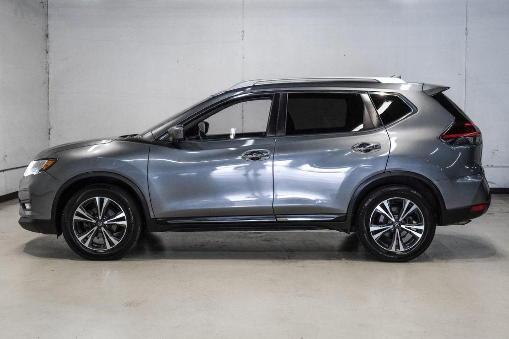 2018 Gun Metallic /Charcoal Nissan Rogue SL (JN8AT2MV9JW) with an 2.5L I4 DOHC 16V engine, CVT transmission, located at 15300 Midway Rd., Addison, TX, 75001, (972) 702-0011, 32.958321, -96.838074 - Photo#14