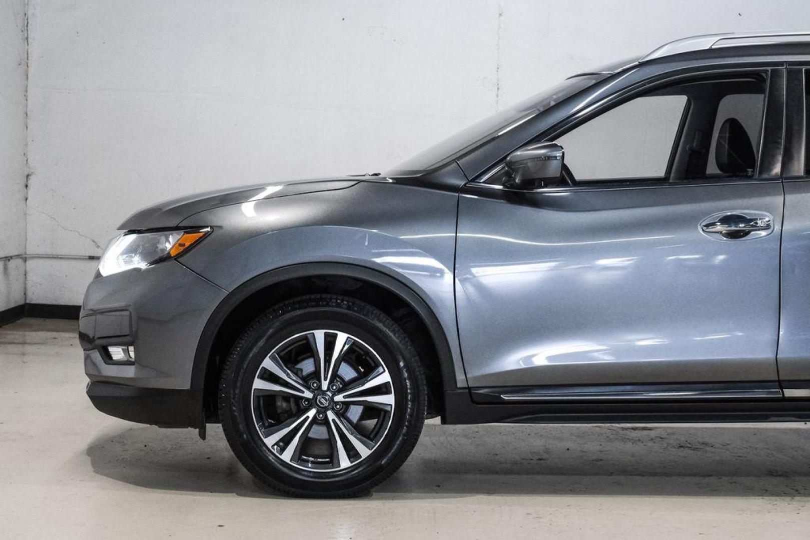 2018 Gun Metallic /Charcoal Nissan Rogue SL (JN8AT2MV9JW) with an 2.5L I4 DOHC 16V engine, CVT transmission, located at 15300 Midway Rd., Addison, TX, 75001, (972) 702-0011, 32.958321, -96.838074 - Photo#15