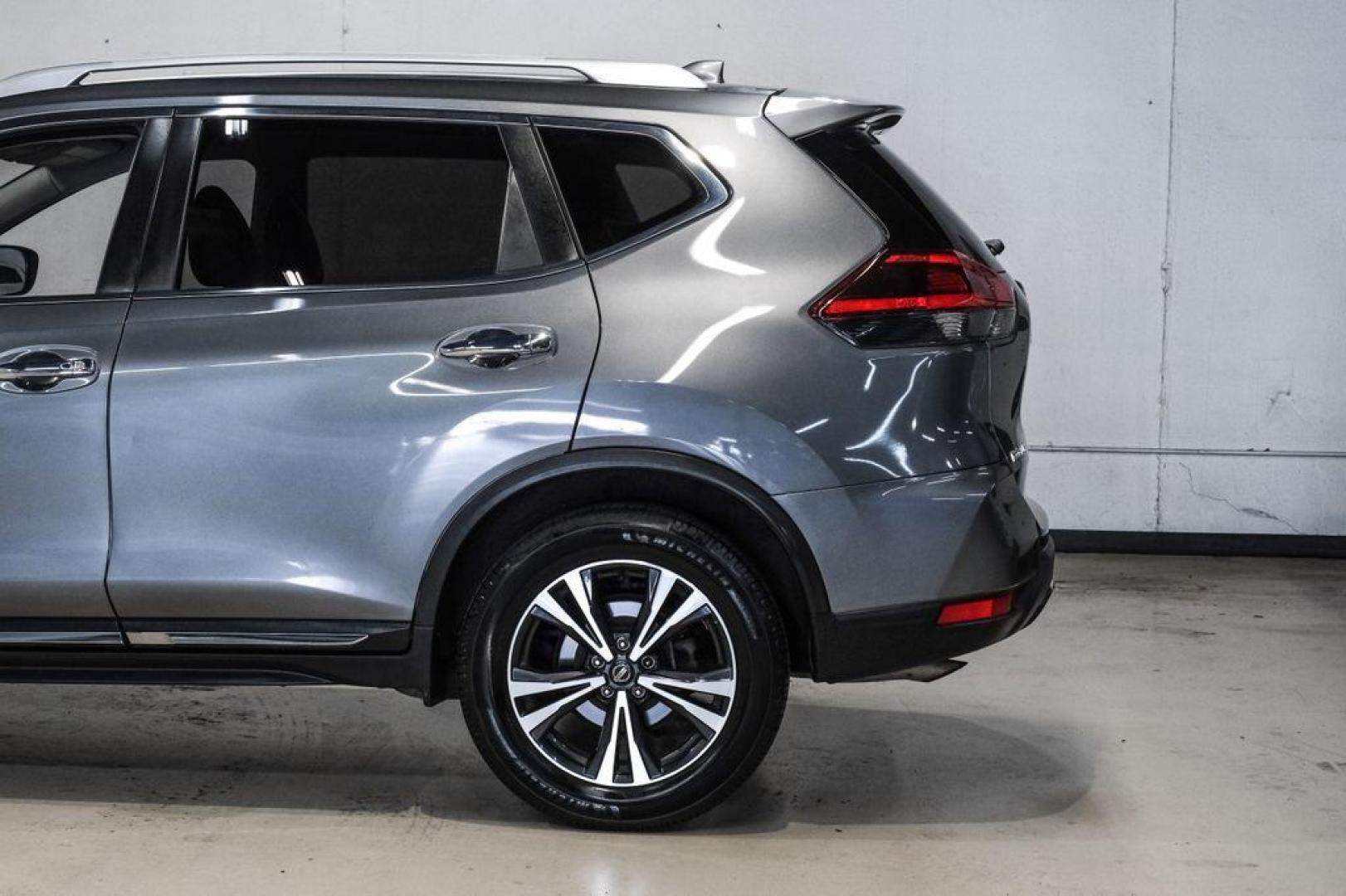 2018 Gun Metallic /Charcoal Nissan Rogue SL (JN8AT2MV9JW) with an 2.5L I4 DOHC 16V engine, CVT transmission, located at 15300 Midway Rd., Addison, TX, 75001, (972) 702-0011, 32.958321, -96.838074 - Photo#16