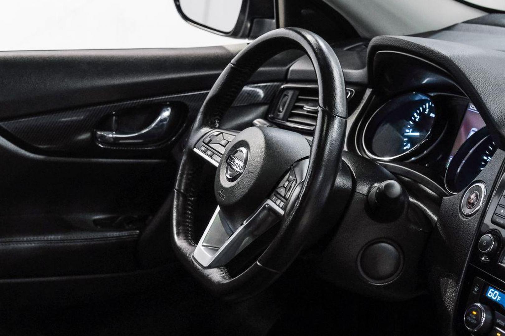 2018 Gun Metallic /Charcoal Nissan Rogue SL (JN8AT2MV9JW) with an 2.5L I4 DOHC 16V engine, CVT transmission, located at 15300 Midway Rd., Addison, TX, 75001, (972) 702-0011, 32.958321, -96.838074 - Photo#19