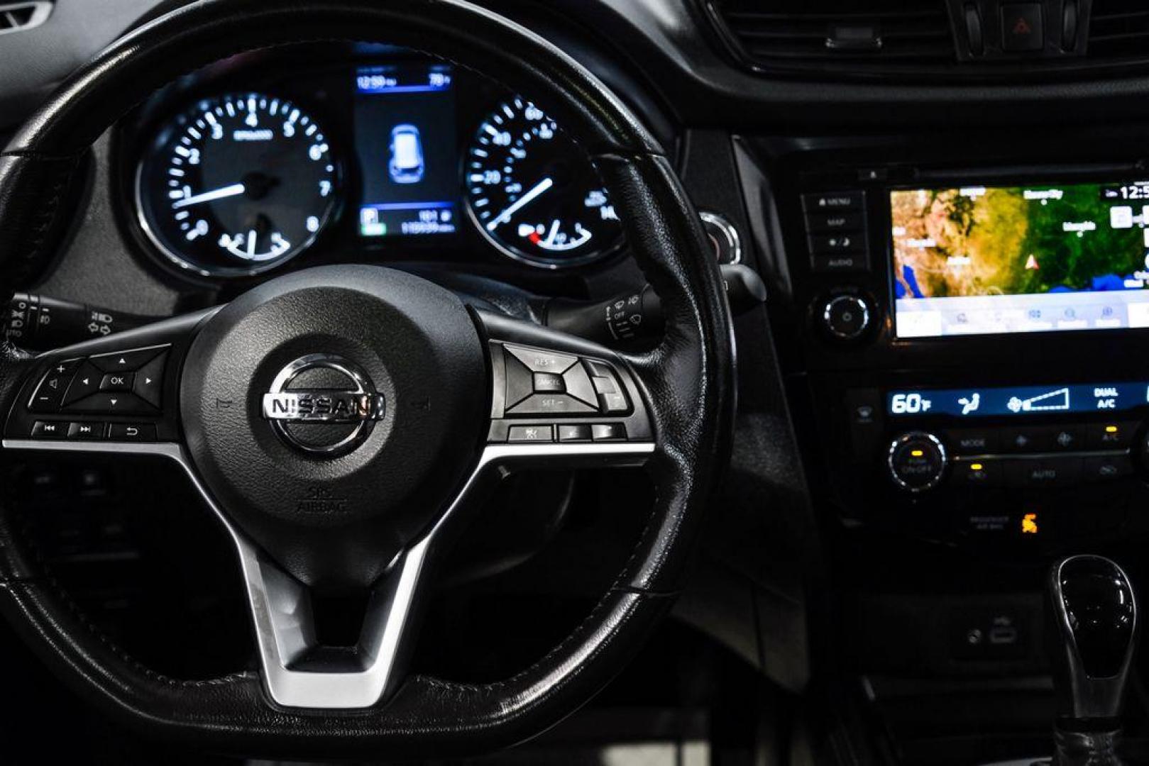 2018 Gun Metallic /Charcoal Nissan Rogue SL (JN8AT2MV9JW) with an 2.5L I4 DOHC 16V engine, CVT transmission, located at 15300 Midway Rd., Addison, TX, 75001, (972) 702-0011, 32.958321, -96.838074 - Photo#21