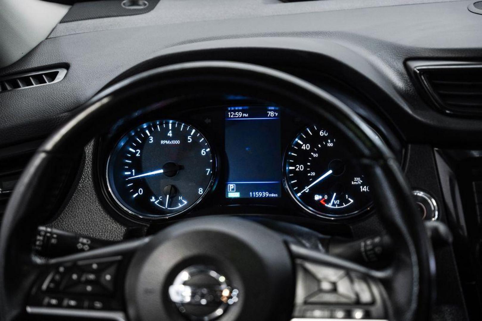 2018 Gun Metallic /Charcoal Nissan Rogue SL (JN8AT2MV9JW) with an 2.5L I4 DOHC 16V engine, CVT transmission, located at 15300 Midway Rd., Addison, TX, 75001, (972) 702-0011, 32.958321, -96.838074 - Photo#22