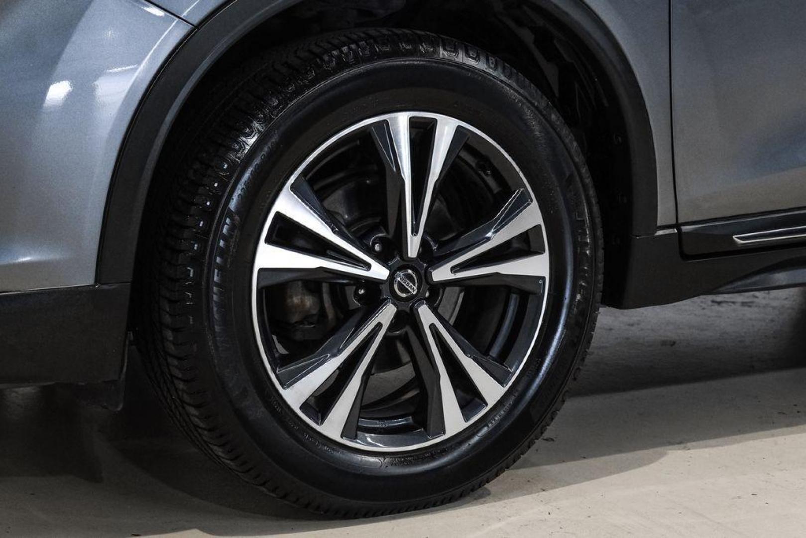 2018 Gun Metallic /Charcoal Nissan Rogue SL (JN8AT2MV9JW) with an 2.5L I4 DOHC 16V engine, CVT transmission, located at 15300 Midway Rd., Addison, TX, 75001, (972) 702-0011, 32.958321, -96.838074 - Photo#57