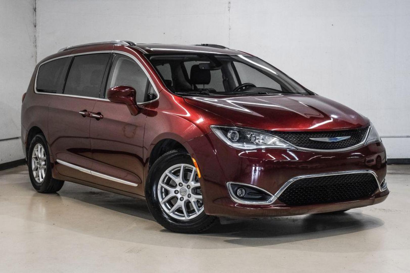 2020 Velvet /Black/Alloy Chrysler Pacifica Touring L (2C4RC1BG8LR) with an 3.6L V6 24V VVT engine, Automatic transmission, located at 15300 Midway Rd., Addison, TX, 75001, (972) 702-0011, 32.958321, -96.838074 - Photo#7