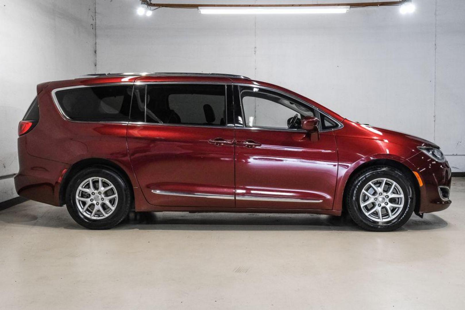 2020 Velvet /Black/Alloy Chrysler Pacifica Touring L (2C4RC1BG8LR) with an 3.6L V6 24V VVT engine, Automatic transmission, located at 15300 Midway Rd., Addison, TX, 75001, (972) 702-0011, 32.958321, -96.838074 - Photo#8