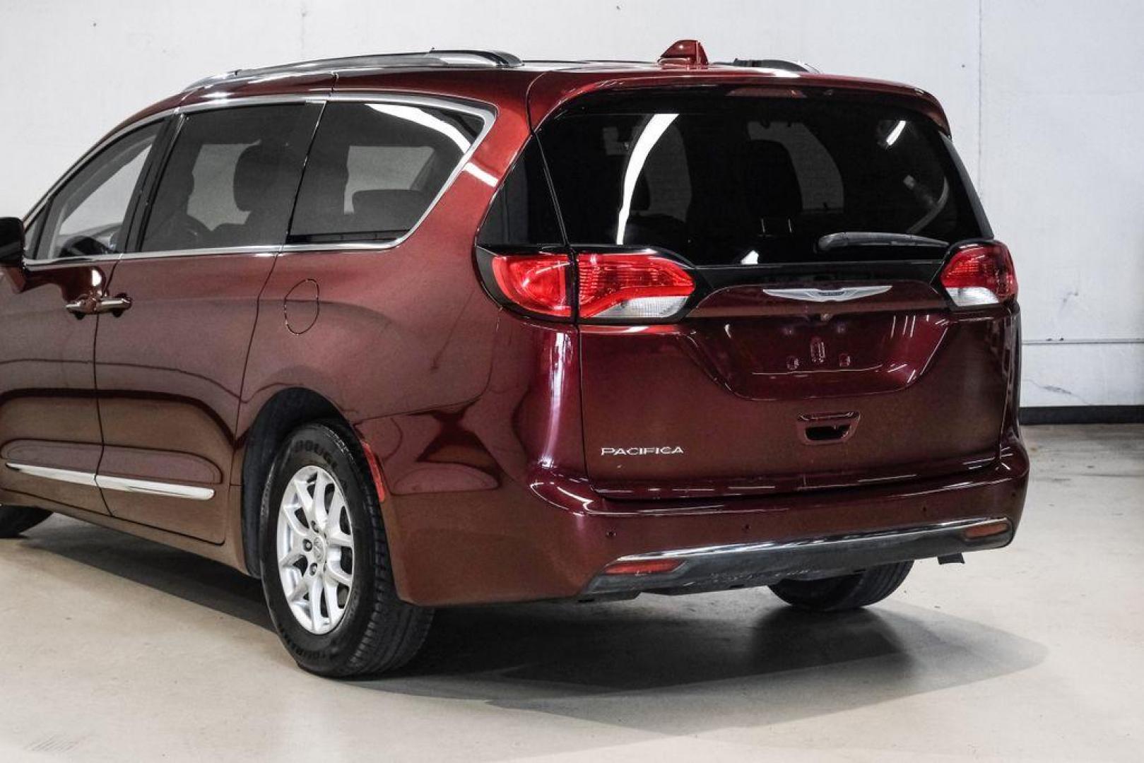 2020 Velvet /Black/Alloy Chrysler Pacifica Touring L (2C4RC1BG8LR) with an 3.6L V6 24V VVT engine, Automatic transmission, located at 15300 Midway Rd., Addison, TX, 75001, (972) 702-0011, 32.958321, -96.838074 - Photo#13