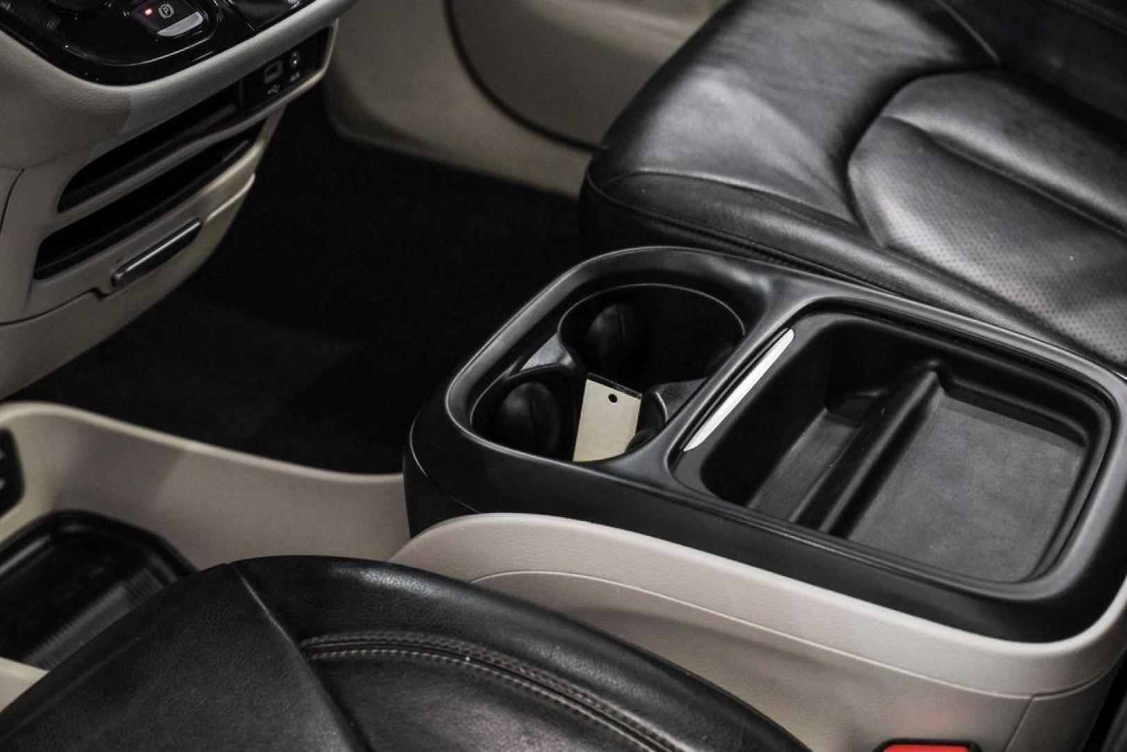 2020 Velvet /Black/Alloy Chrysler Pacifica Touring L (2C4RC1BG8LR) with an 3.6L V6 24V VVT engine, Automatic transmission, located at 15300 Midway Rd., Addison, TX, 75001, (972) 702-0011, 32.958321, -96.838074 - Photo#27