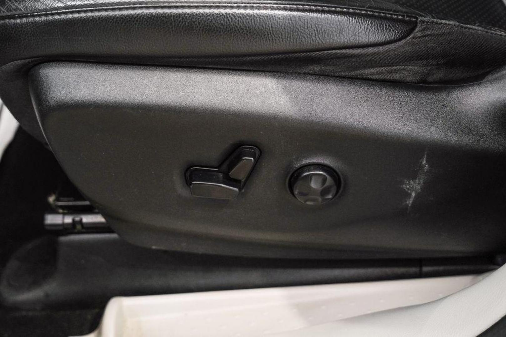 2020 Velvet /Black/Alloy Chrysler Pacifica Touring L (2C4RC1BG8LR) with an 3.6L V6 24V VVT engine, Automatic transmission, located at 15300 Midway Rd., Addison, TX, 75001, (972) 702-0011, 32.958321, -96.838074 - Photo#33