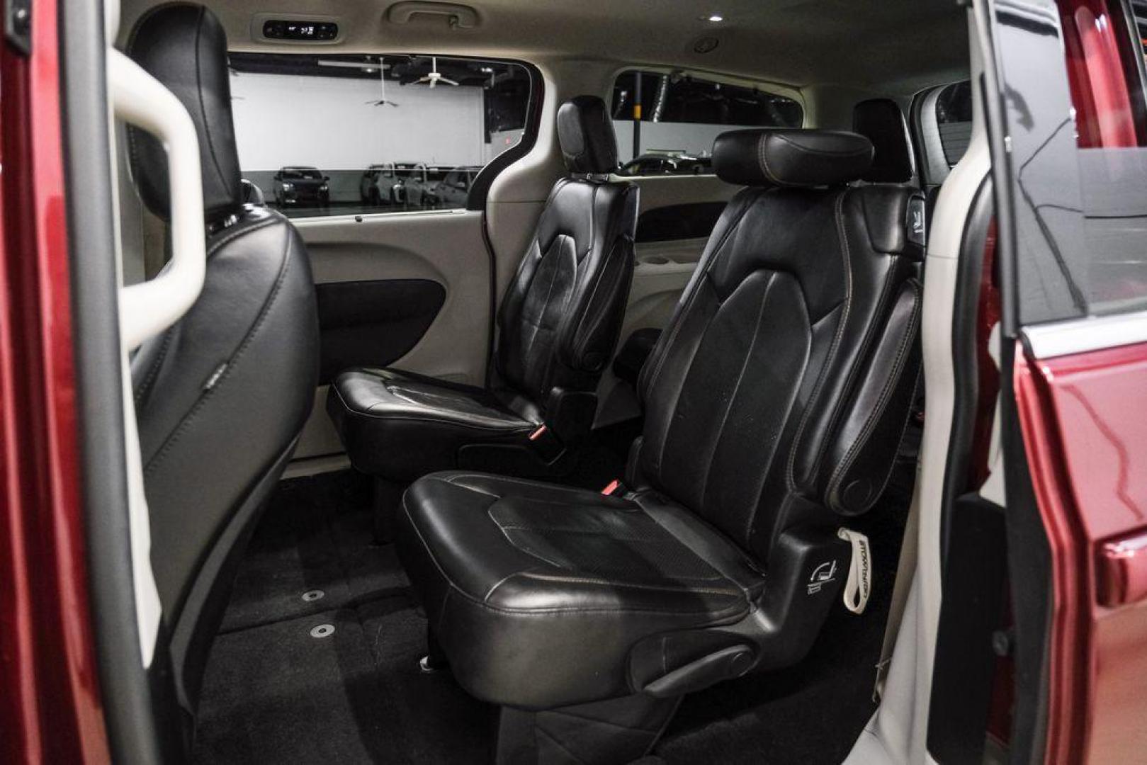 2020 Velvet /Black/Alloy Chrysler Pacifica Touring L (2C4RC1BG8LR) with an 3.6L V6 24V VVT engine, Automatic transmission, located at 15300 Midway Rd., Addison, TX, 75001, (972) 702-0011, 32.958321, -96.838074 - Photo#39