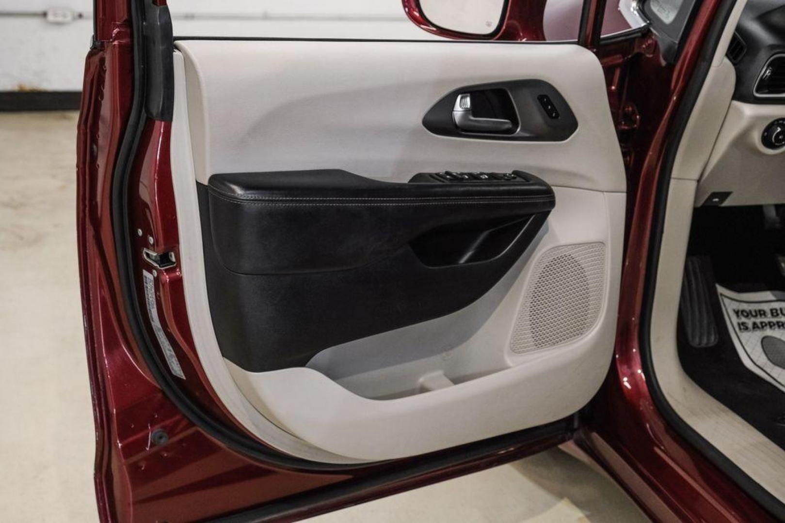 2020 Velvet /Black/Alloy Chrysler Pacifica Touring L (2C4RC1BG8LR) with an 3.6L V6 24V VVT engine, Automatic transmission, located at 15300 Midway Rd., Addison, TX, 75001, (972) 702-0011, 32.958321, -96.838074 - Photo#44