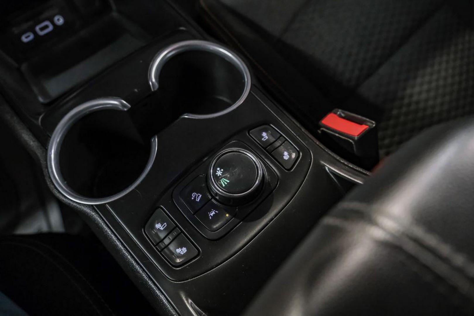 2020 Summit White /Jet Black GMC Terrain SLE (3GKALMEVXLL) with an 1.5L DOHC engine, Automatic transmission, located at 15300 Midway Rd., Addison, TX, 75001, (972) 702-0011, 32.958321, -96.838074 - Photo#25