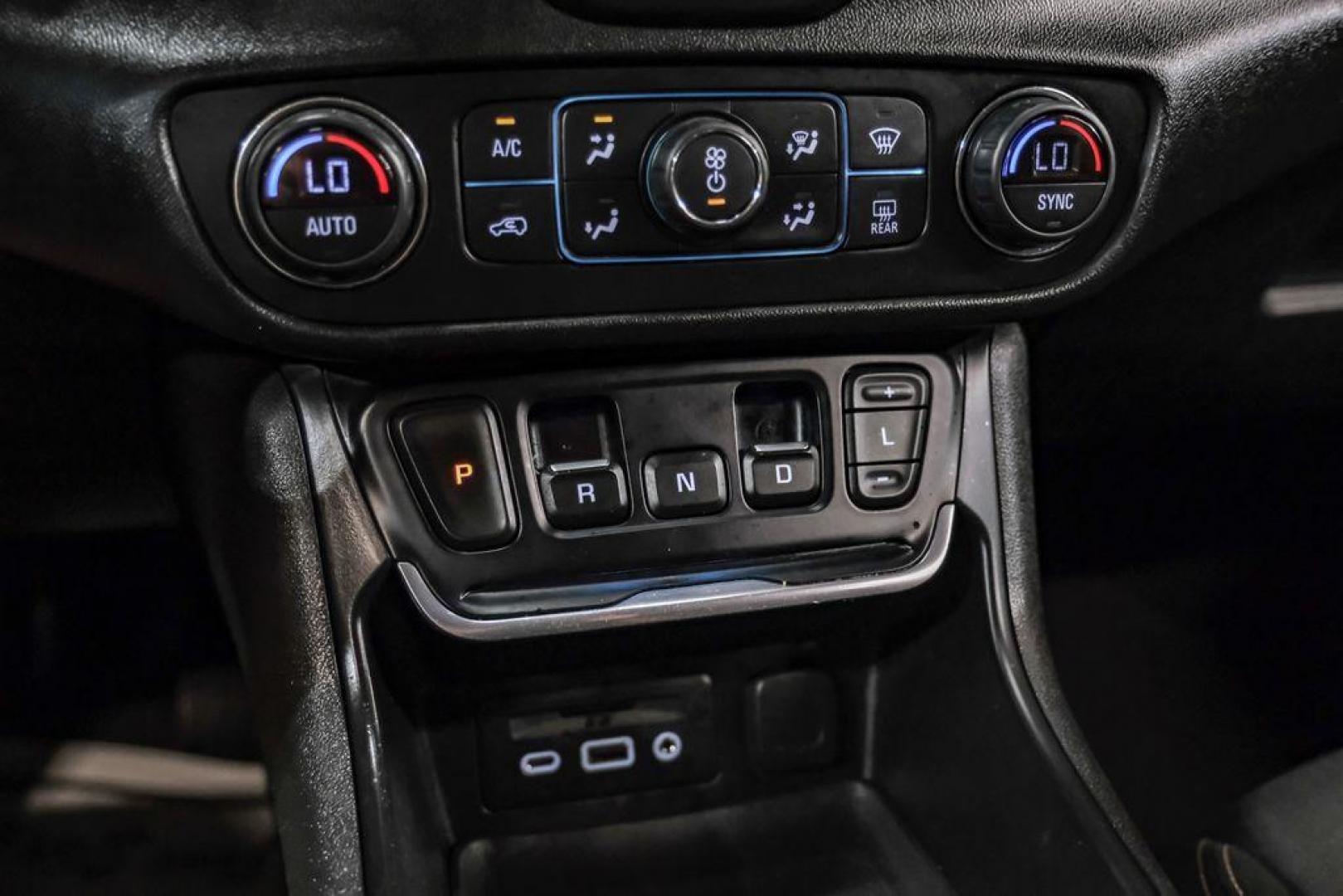 2020 Summit White /Jet Black GMC Terrain SLE (3GKALMEVXLL) with an 1.5L DOHC engine, Automatic transmission, located at 15300 Midway Rd., Addison, TX, 75001, (972) 702-0011, 32.958321, -96.838074 - Photo#28