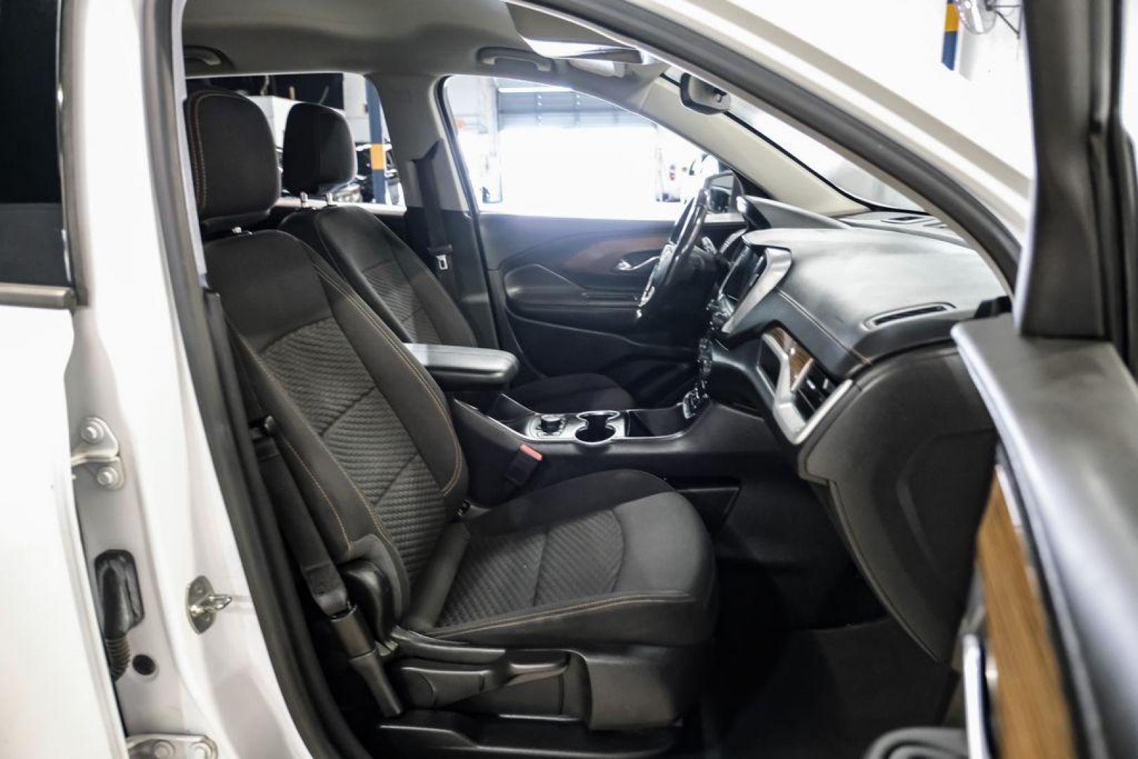 2020 Summit White /Jet Black GMC Terrain SLE (3GKALMEVXLL) with an 1.5L DOHC engine, Automatic transmission, located at 15300 Midway Rd., Addison, TX, 75001, (972) 702-0011, 32.958321, -96.838074 - Photo#34