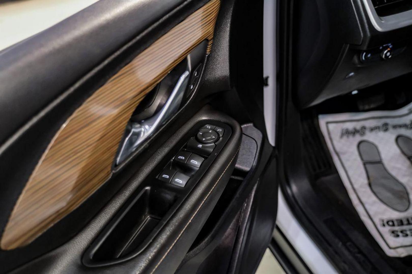 2020 Summit White /Jet Black GMC Terrain SLE (3GKALMEVXLL) with an 1.5L DOHC engine, Automatic transmission, located at 15300 Midway Rd., Addison, TX, 75001, (972) 702-0011, 32.958321, -96.838074 - Photo#43