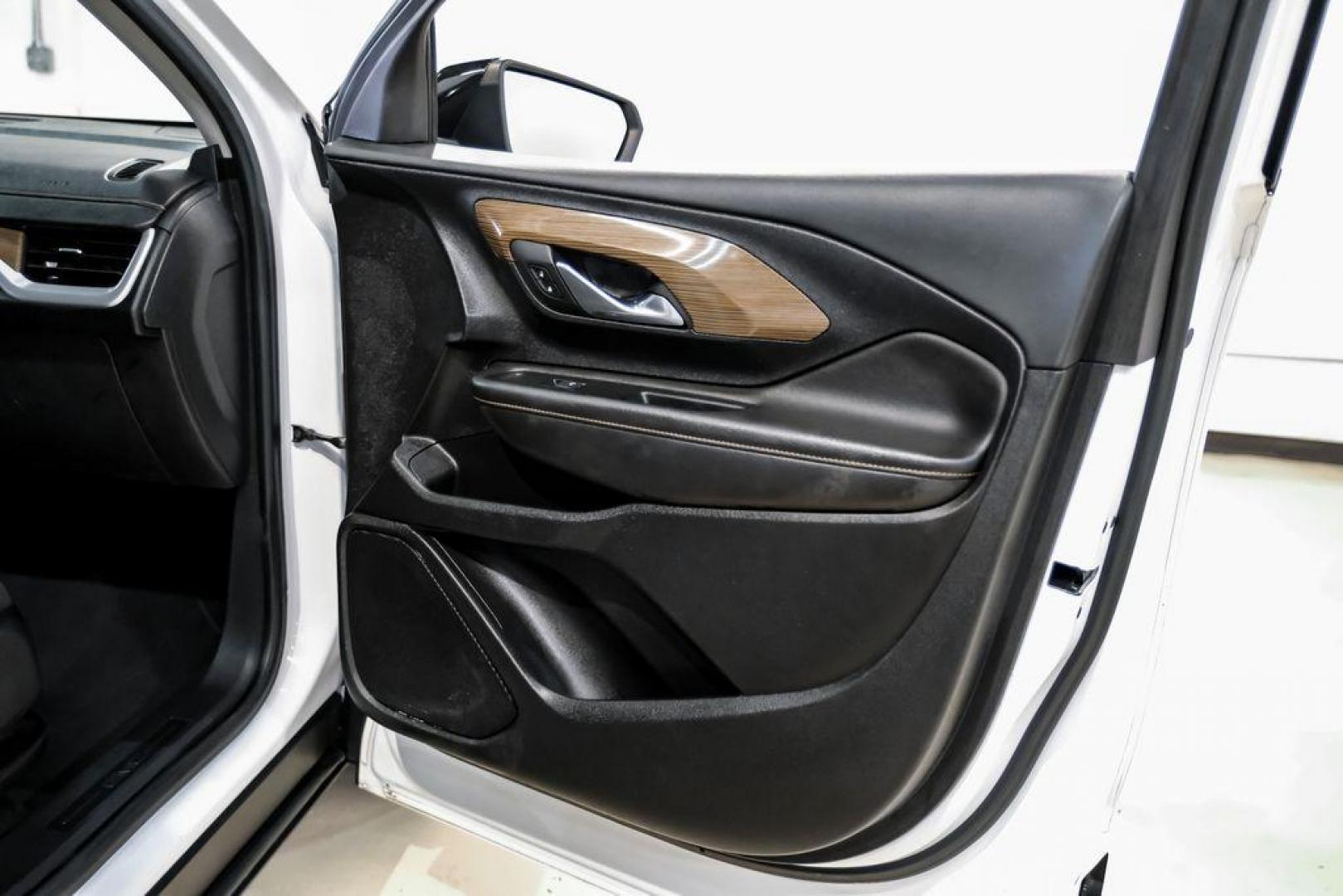 2020 Summit White /Jet Black GMC Terrain SLE (3GKALMEVXLL) with an 1.5L DOHC engine, Automatic transmission, located at 15300 Midway Rd., Addison, TX, 75001, (972) 702-0011, 32.958321, -96.838074 - Photo#44