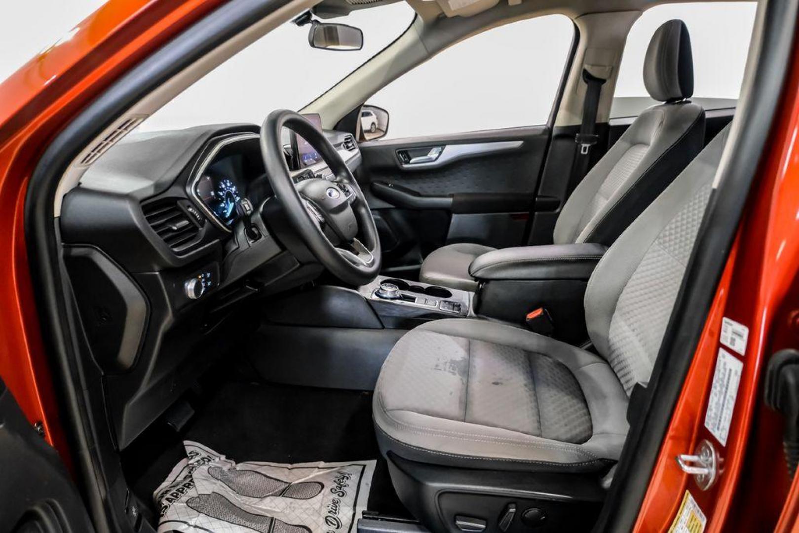 2020 Orange Metallic /Dark Earth Gray Ford Escape SE (1FMCU0G62LU) with an 1.5L EcoBoost engine, Automatic transmission, located at 15300 Midway Rd., Addison, TX, 75001, (972) 702-0011, 32.958321, -96.838074 - Photo#3