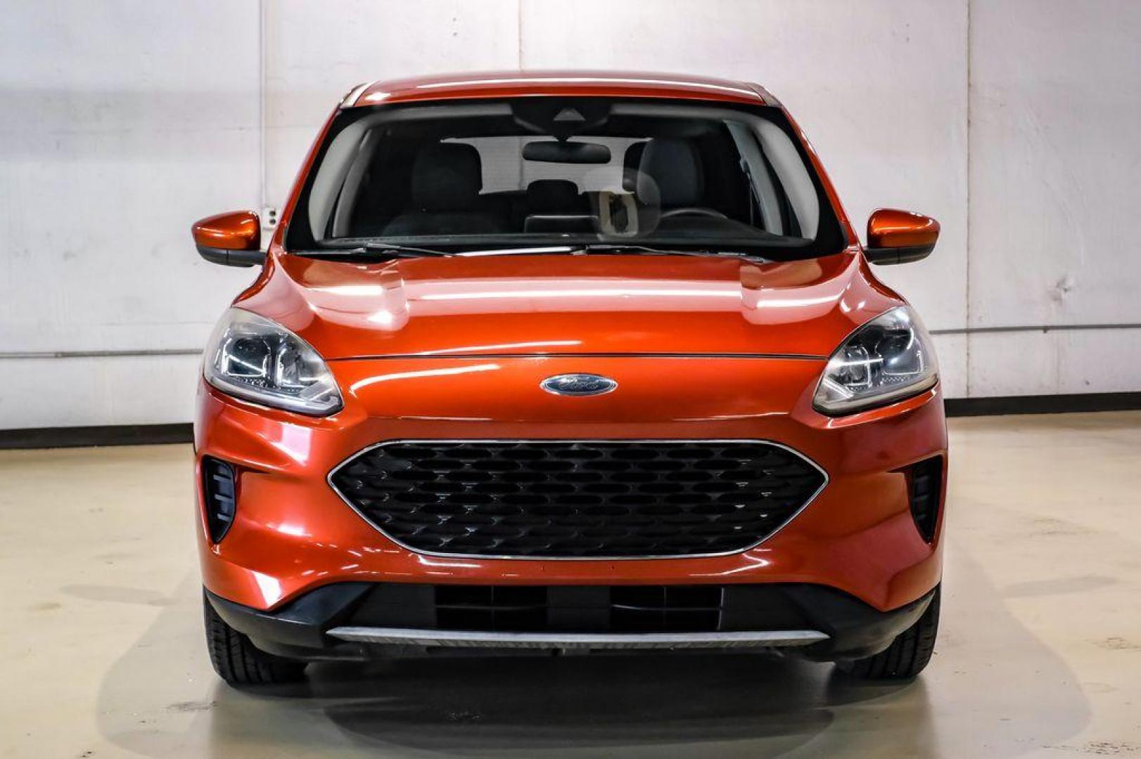 2020 Orange Metallic /Dark Earth Gray Ford Escape SE (1FMCU0G62LU) with an 1.5L EcoBoost engine, Automatic transmission, located at 15300 Midway Rd., Addison, TX, 75001, (972) 702-0011, 32.958321, -96.838074 - Photo#4