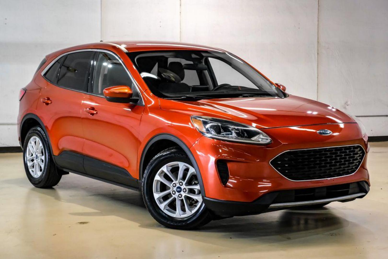 2020 Orange Metallic /Dark Earth Gray Ford Escape SE (1FMCU0G62LU) with an 1.5L EcoBoost engine, Automatic transmission, located at 15300 Midway Rd., Addison, TX, 75001, (972) 702-0011, 32.958321, -96.838074 - Photo#5