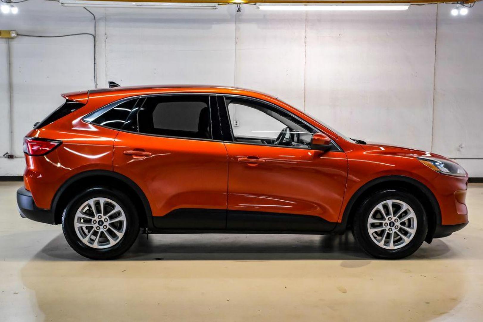 2020 Orange Metallic /Dark Earth Gray Ford Escape SE (1FMCU0G62LU) with an 1.5L EcoBoost engine, Automatic transmission, located at 15300 Midway Rd., Addison, TX, 75001, (972) 702-0011, 32.958321, -96.838074 - Photo#6