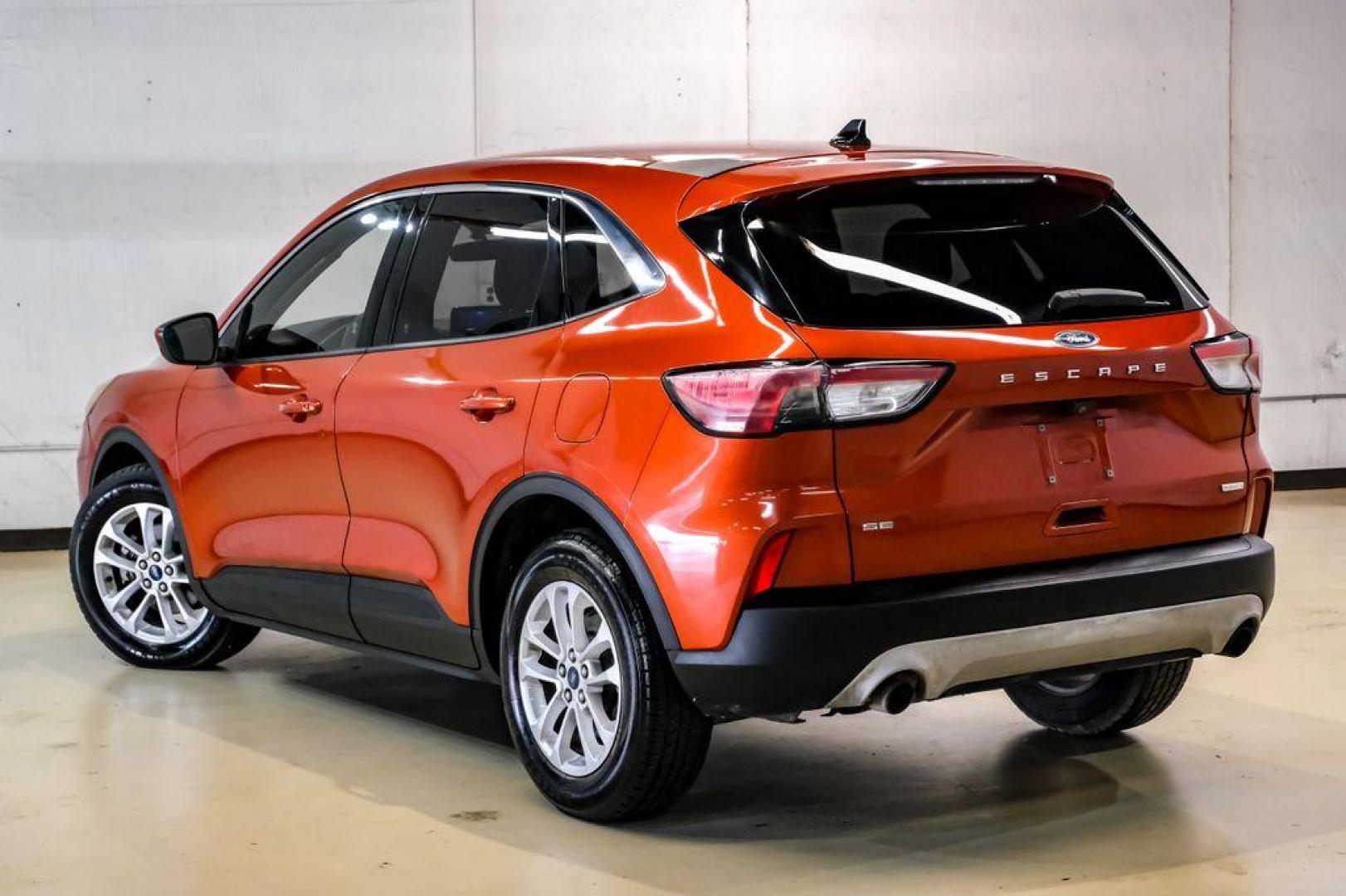 2020 Orange Metallic /Dark Earth Gray Ford Escape SE (1FMCU0G62LU) with an 1.5L EcoBoost engine, Automatic transmission, located at 15300 Midway Rd., Addison, TX, 75001, (972) 702-0011, 32.958321, -96.838074 - Photo#9