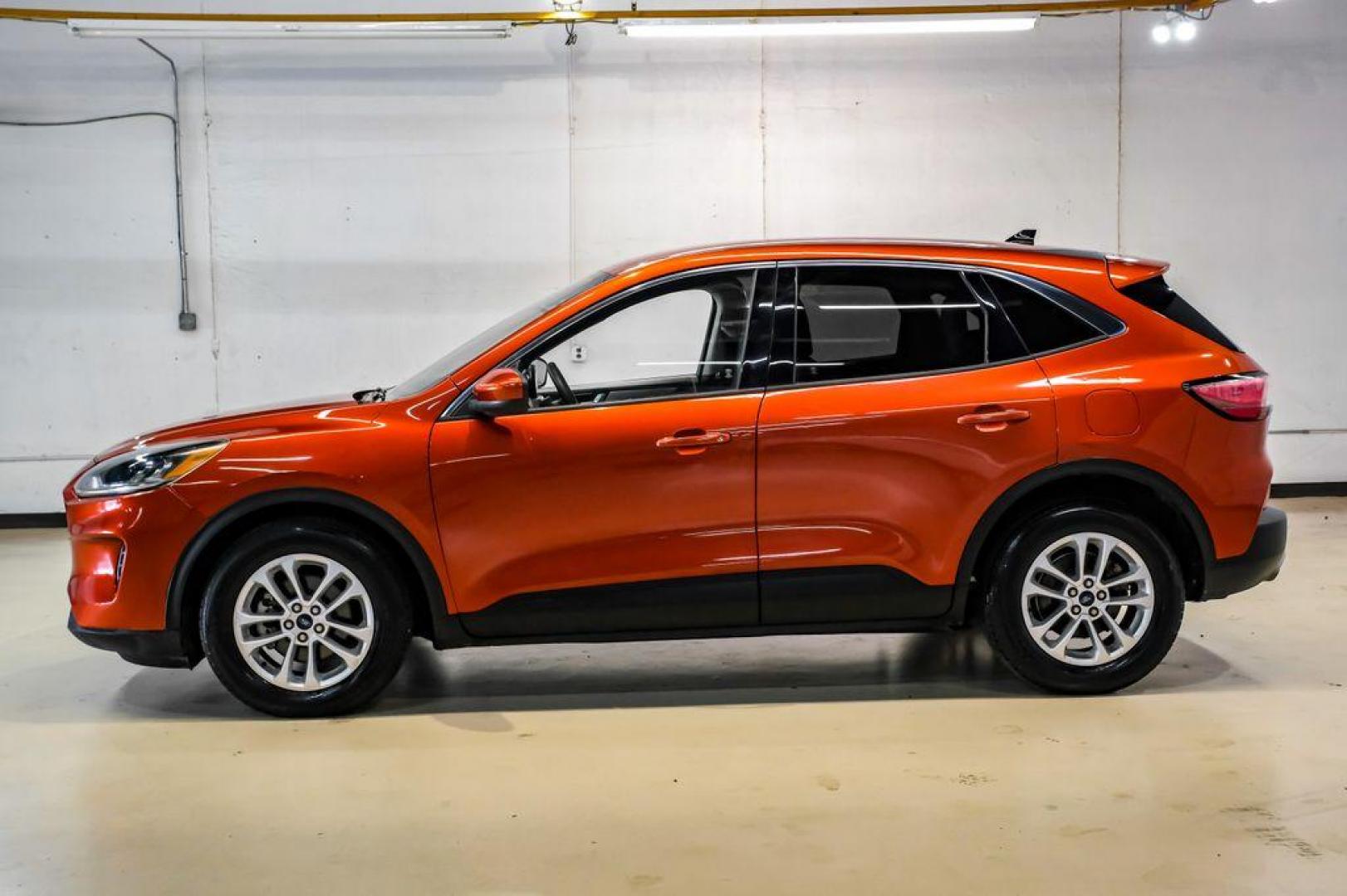 2020 Orange Metallic /Dark Earth Gray Ford Escape SE (1FMCU0G62LU) with an 1.5L EcoBoost engine, Automatic transmission, located at 15300 Midway Rd., Addison, TX, 75001, (972) 702-0011, 32.958321, -96.838074 - Photo#10