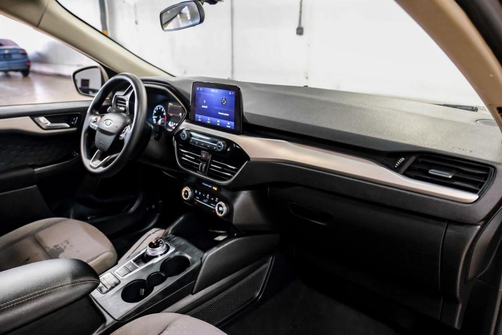 2020 Orange Metallic /Dark Earth Gray Ford Escape SE (1FMCU0G62LU) with an 1.5L EcoBoost engine, Automatic transmission, located at 15300 Midway Rd., Addison, TX, 75001, (972) 702-0011, 32.958321, -96.838074 - Photo#13