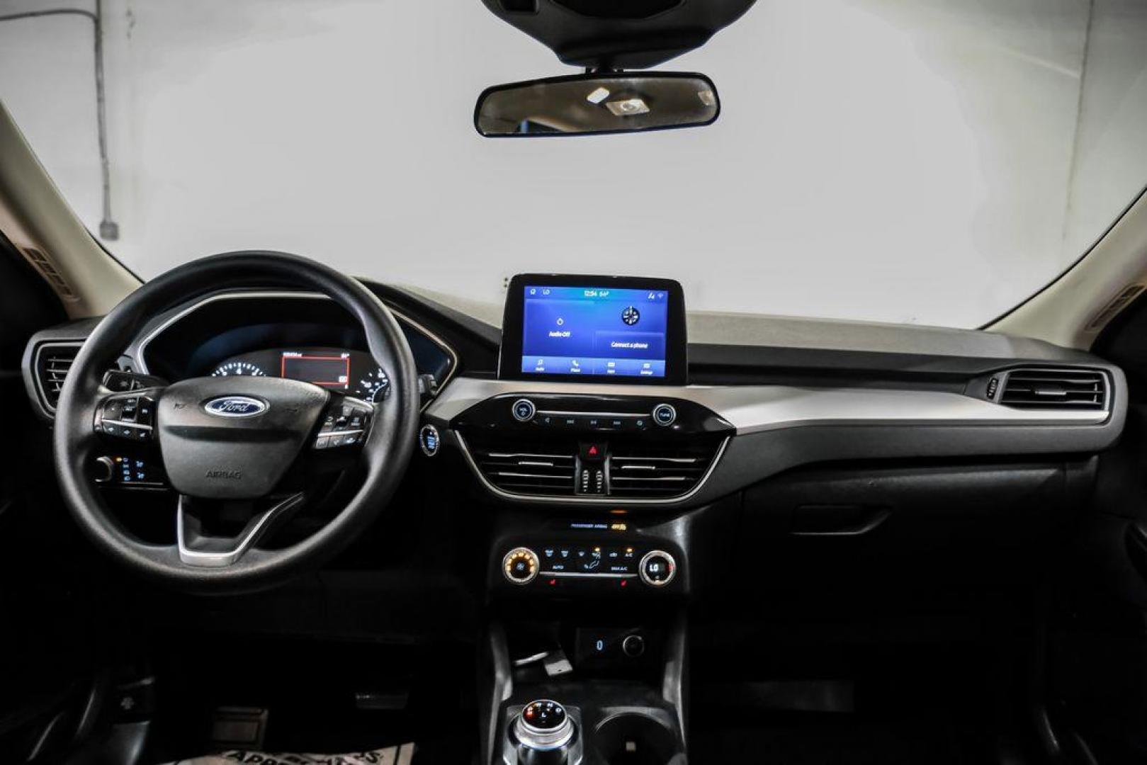 2020 Orange Metallic /Dark Earth Gray Ford Escape SE (1FMCU0G62LU) with an 1.5L EcoBoost engine, Automatic transmission, located at 15300 Midway Rd., Addison, TX, 75001, (972) 702-0011, 32.958321, -96.838074 - Photo#14