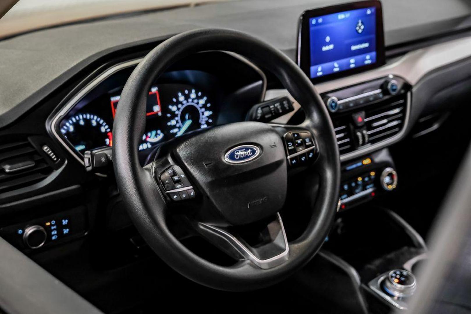 2020 Orange Metallic /Dark Earth Gray Ford Escape SE (1FMCU0G62LU) with an 1.5L EcoBoost engine, Automatic transmission, located at 15300 Midway Rd., Addison, TX, 75001, (972) 702-0011, 32.958321, -96.838074 - Photo#15