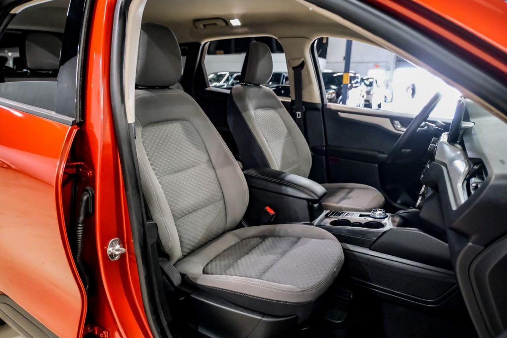 2020 Orange Metallic /Dark Earth Gray Ford Escape SE (1FMCU0G62LU) with an 1.5L EcoBoost engine, Automatic transmission, located at 15300 Midway Rd., Addison, TX, 75001, (972) 702-0011, 32.958321, -96.838074 - Photo#31