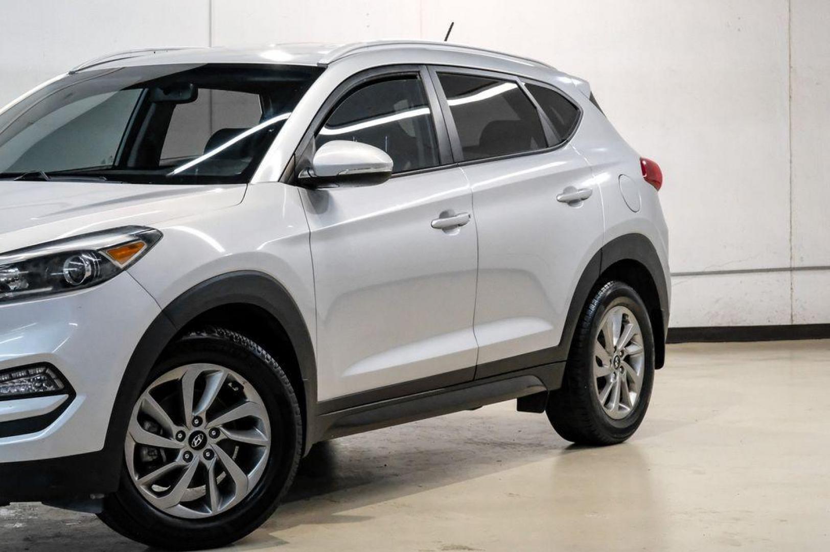2016 Molten Silver /Gray Hyundai Tucson Eco (KM8J33A28GU) with an 1.6L I4 DGI Turbocharged DOHC 16V ULEV II 175hp engine, Automatic transmission, located at 15300 Midway Rd., Addison, TX, 75001, (972) 702-0011, 32.958321, -96.838074 - Photo#5