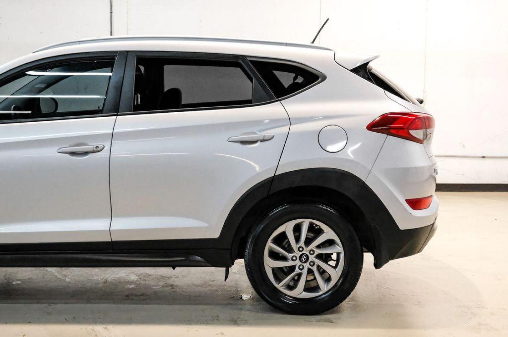 2016 Molten Silver /Gray Hyundai Tucson Eco (KM8J33A28GU) with an 1.6L I4 DGI Turbocharged DOHC 16V ULEV II 175hp engine, Automatic transmission, located at 15300 Midway Rd., Addison, TX, 75001, (972) 702-0011, 32.958321, -96.838074 - Photo#18