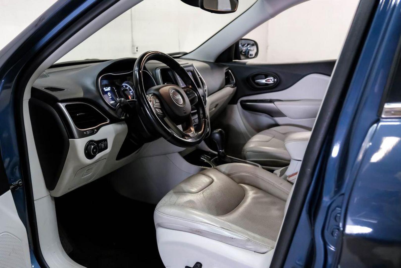 2021 Slate Blue Pearlcoat /Ski Gray/Black Jeep Cherokee Latitude Lux (1C4PJLMX8MD) with an 3.2L V6 engine, Automatic transmission, located at 15300 Midway Rd., Addison, TX, 75001, (972) 702-0011, 32.958321, -96.838074 - Photo#2