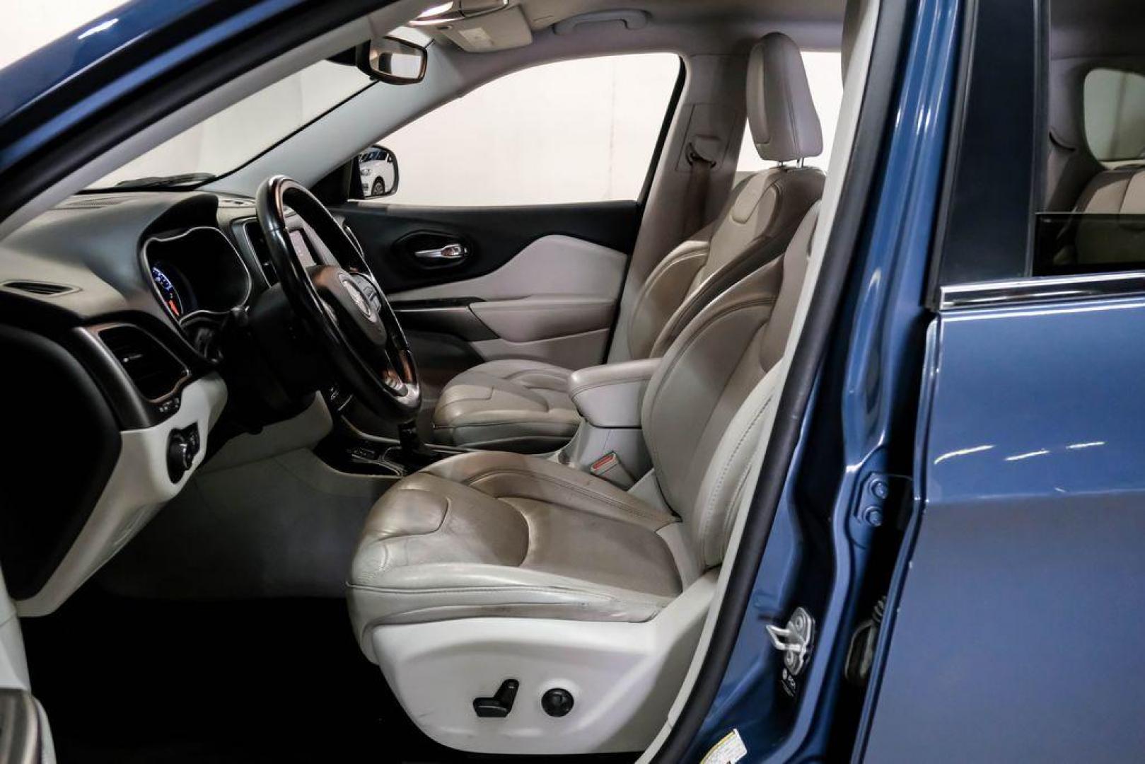 2021 Slate Blue Pearlcoat /Ski Gray/Black Jeep Cherokee Latitude Lux (1C4PJLMX8MD) with an 3.2L V6 engine, Automatic transmission, located at 15300 Midway Rd., Addison, TX, 75001, (972) 702-0011, 32.958321, -96.838074 - Photo#3