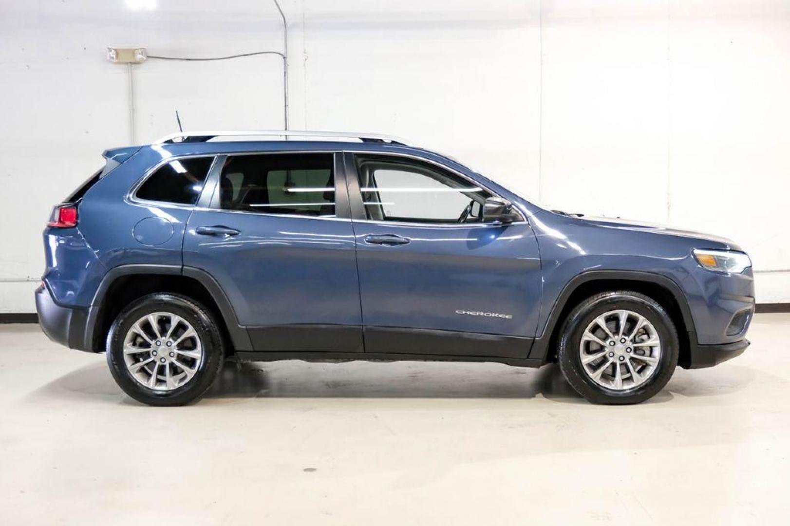 2021 Slate Blue Pearlcoat /Ski Gray/Black Jeep Cherokee Latitude Lux (1C4PJLMX8MD) with an 3.2L V6 engine, Automatic transmission, located at 15300 Midway Rd., Addison, TX, 75001, (972) 702-0011, 32.958321, -96.838074 - Photo#6