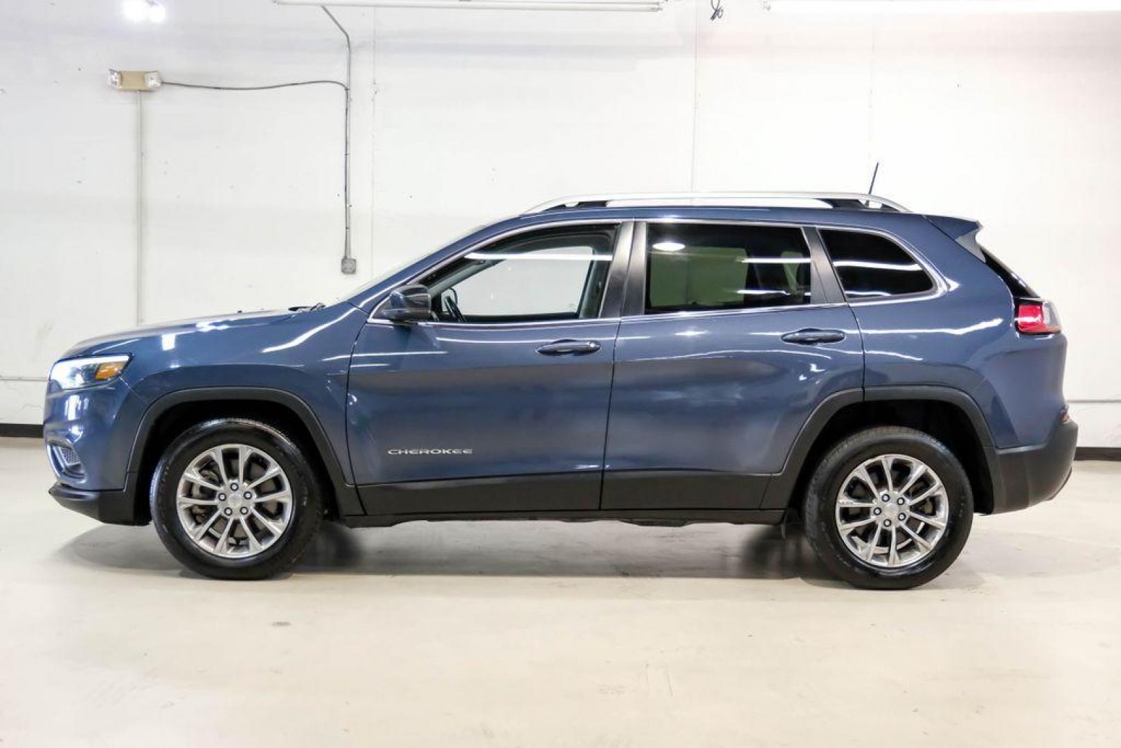 2021 Slate Blue Pearlcoat /Ski Gray/Black Jeep Cherokee Latitude Lux (1C4PJLMX8MD) with an 3.2L V6 engine, Automatic transmission, located at 15300 Midway Rd., Addison, TX, 75001, (972) 702-0011, 32.958321, -96.838074 - Photo#10