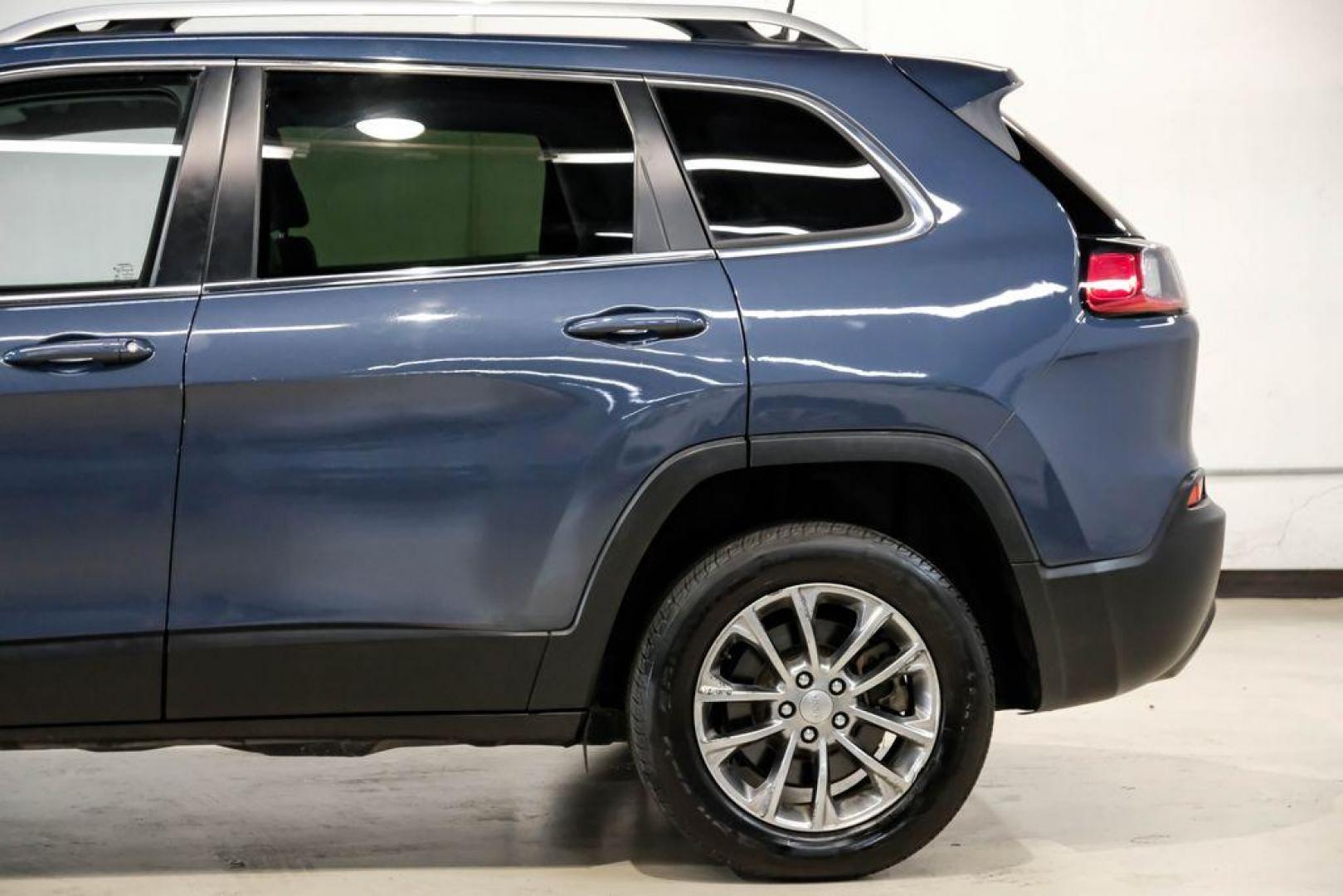 2021 Slate Blue Pearlcoat /Ski Gray/Black Jeep Cherokee Latitude Lux (1C4PJLMX8MD) with an 3.2L V6 engine, Automatic transmission, located at 15300 Midway Rd., Addison, TX, 75001, (972) 702-0011, 32.958321, -96.838074 - Photo#12