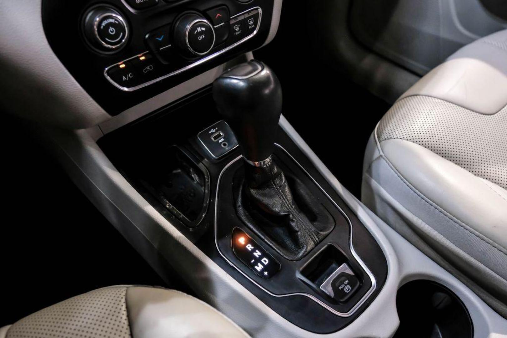 2021 Slate Blue Pearlcoat /Ski Gray/Black Jeep Cherokee Latitude Lux (1C4PJLMX8MD) with an 3.2L V6 engine, Automatic transmission, located at 15300 Midway Rd., Addison, TX, 75001, (972) 702-0011, 32.958321, -96.838074 - Photo#24