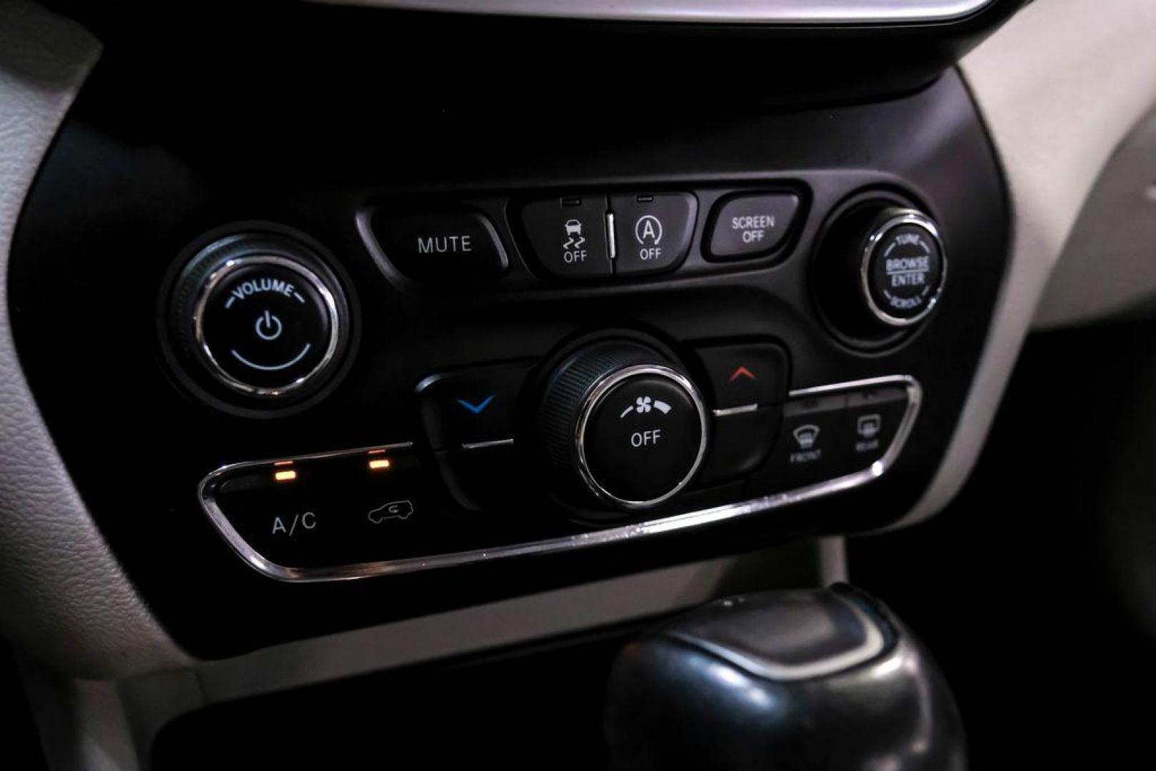 2021 Slate Blue Pearlcoat /Ski Gray/Black Jeep Cherokee Latitude Lux (1C4PJLMX8MD) with an 3.2L V6 engine, Automatic transmission, located at 15300 Midway Rd., Addison, TX, 75001, (972) 702-0011, 32.958321, -96.838074 - Photo#25