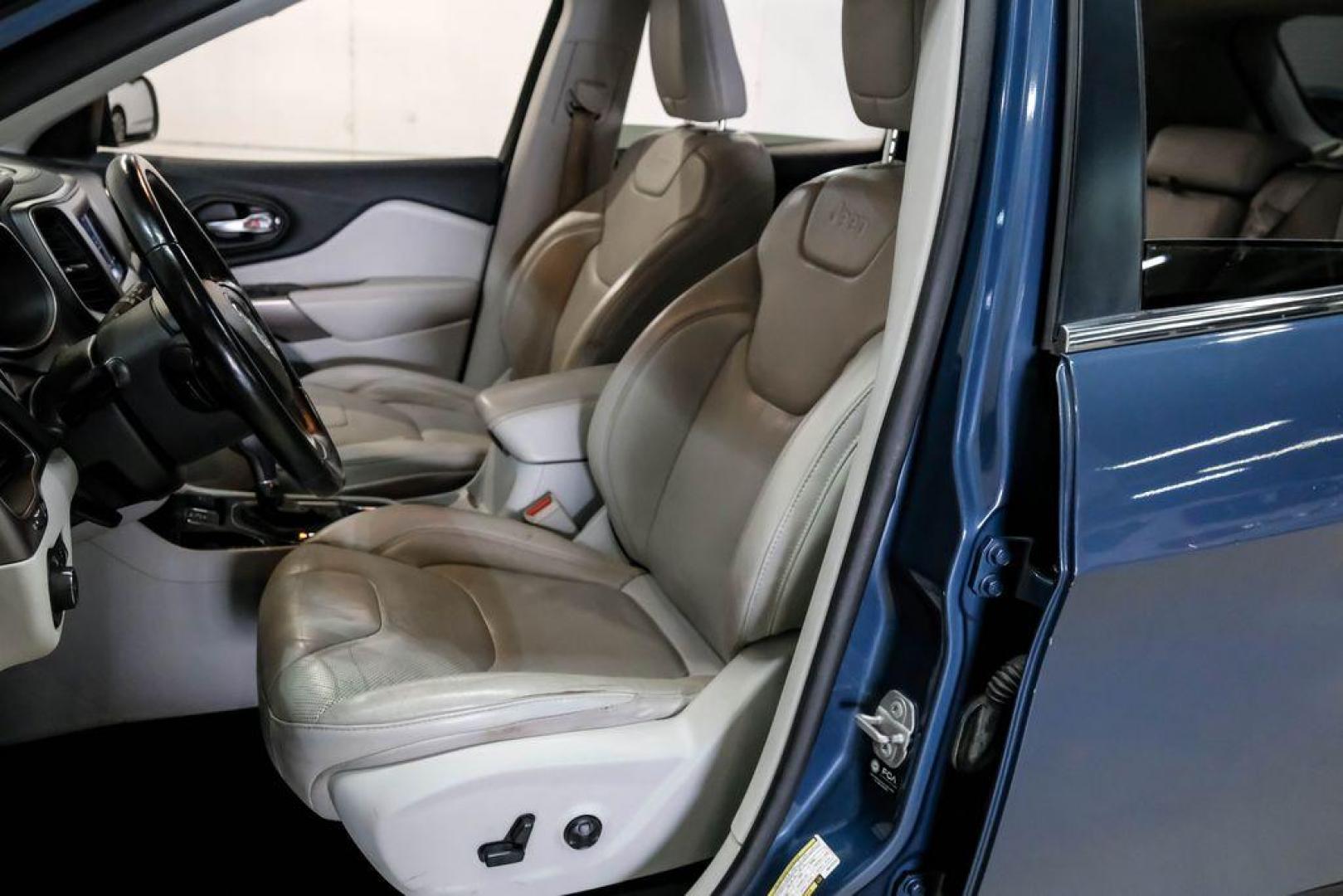 2021 Slate Blue Pearlcoat /Ski Gray/Black Jeep Cherokee Latitude Lux (1C4PJLMX8MD) with an 3.2L V6 engine, Automatic transmission, located at 15300 Midway Rd., Addison, TX, 75001, (972) 702-0011, 32.958321, -96.838074 - Photo#33