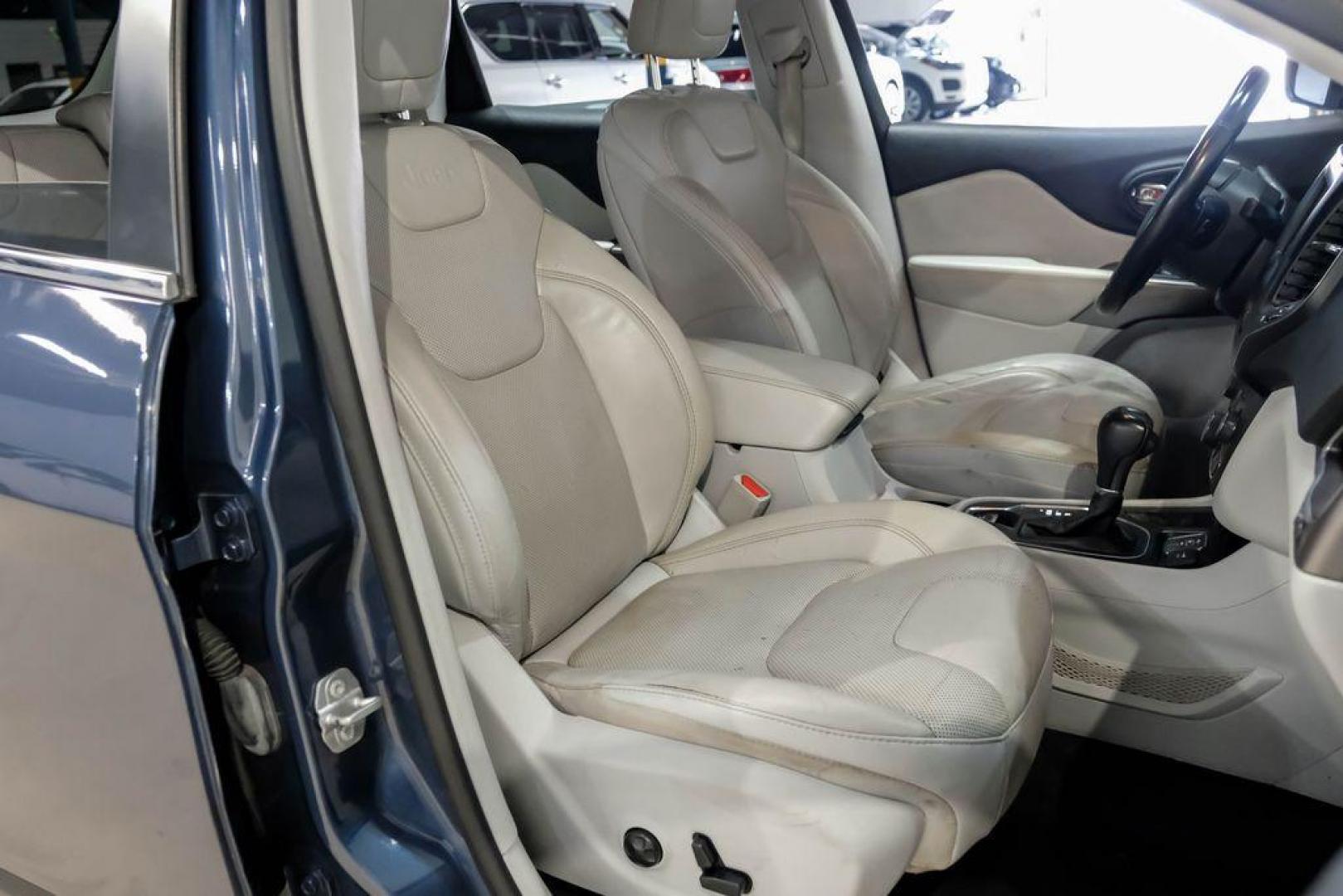 2021 Slate Blue Pearlcoat /Ski Gray/Black Jeep Cherokee Latitude Lux (1C4PJLMX8MD) with an 3.2L V6 engine, Automatic transmission, located at 15300 Midway Rd., Addison, TX, 75001, (972) 702-0011, 32.958321, -96.838074 - Photo#35