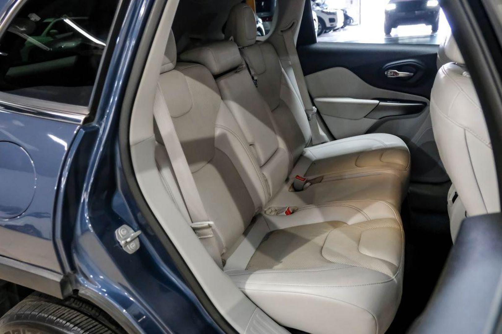 2021 Slate Blue Pearlcoat /Ski Gray/Black Jeep Cherokee Latitude Lux (1C4PJLMX8MD) with an 3.2L V6 engine, Automatic transmission, located at 15300 Midway Rd., Addison, TX, 75001, (972) 702-0011, 32.958321, -96.838074 - Photo#37