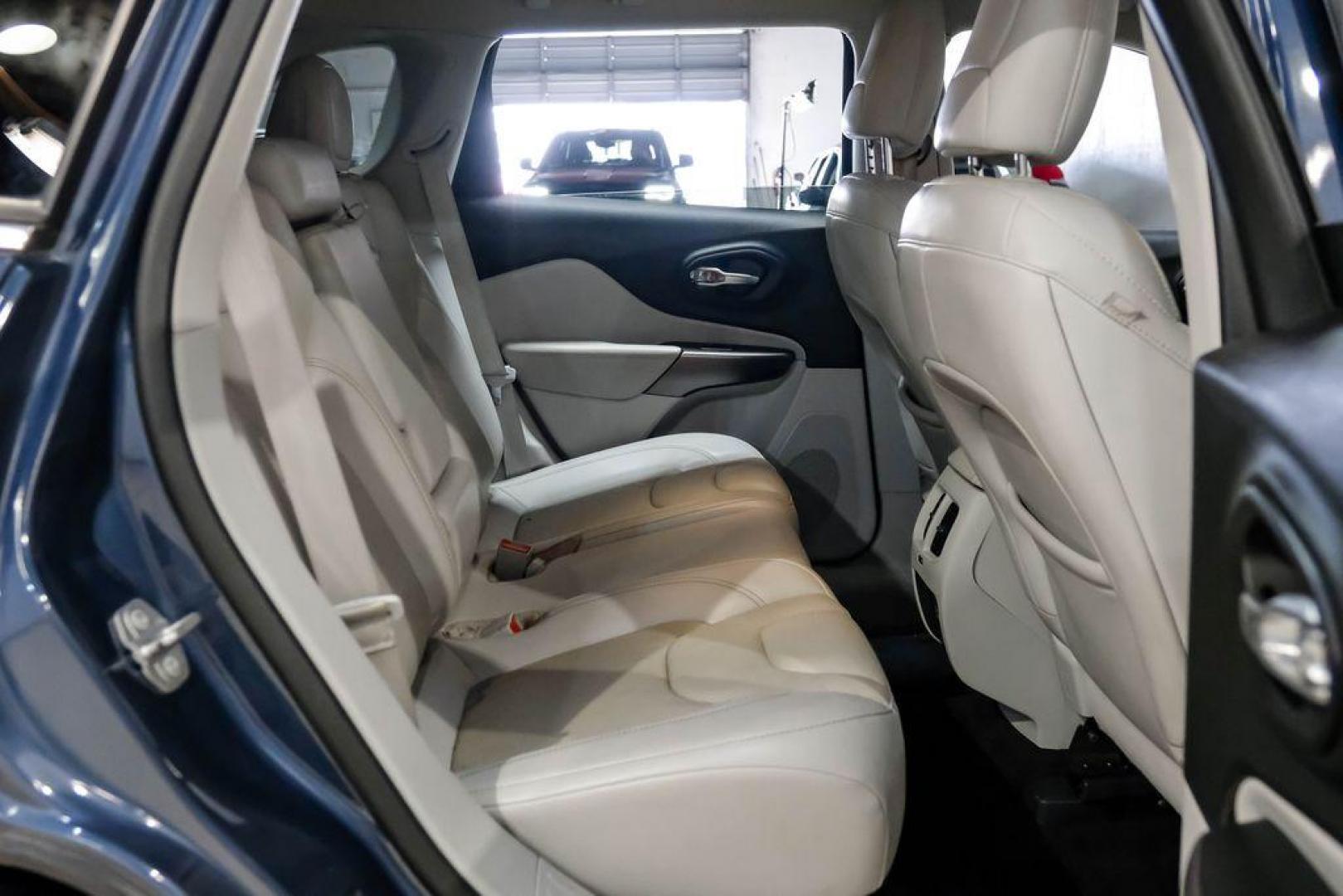 2021 Slate Blue Pearlcoat /Ski Gray/Black Jeep Cherokee Latitude Lux (1C4PJLMX8MD) with an 3.2L V6 engine, Automatic transmission, located at 15300 Midway Rd., Addison, TX, 75001, (972) 702-0011, 32.958321, -96.838074 - Photo#38