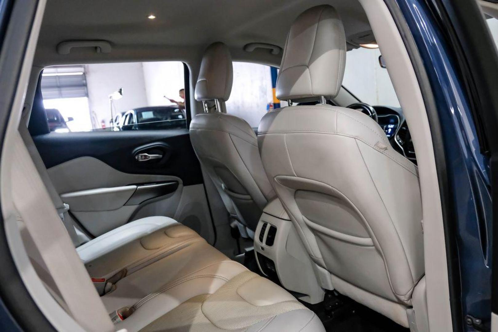 2021 Slate Blue Pearlcoat /Ski Gray/Black Jeep Cherokee Latitude Lux (1C4PJLMX8MD) with an 3.2L V6 engine, Automatic transmission, located at 15300 Midway Rd., Addison, TX, 75001, (972) 702-0011, 32.958321, -96.838074 - Photo#39