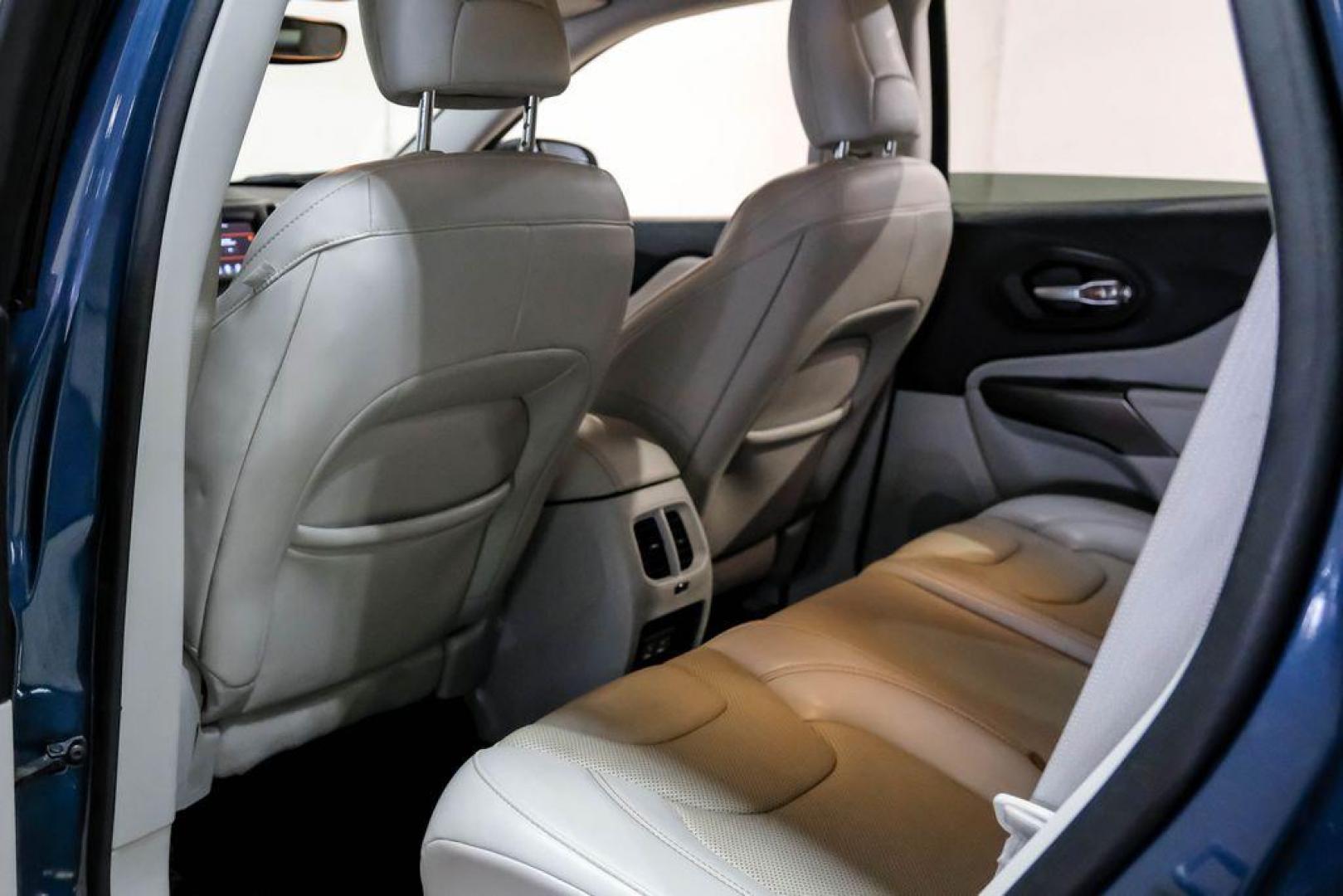 2021 Slate Blue Pearlcoat /Ski Gray/Black Jeep Cherokee Latitude Lux (1C4PJLMX8MD) with an 3.2L V6 engine, Automatic transmission, located at 15300 Midway Rd., Addison, TX, 75001, (972) 702-0011, 32.958321, -96.838074 - Photo#40