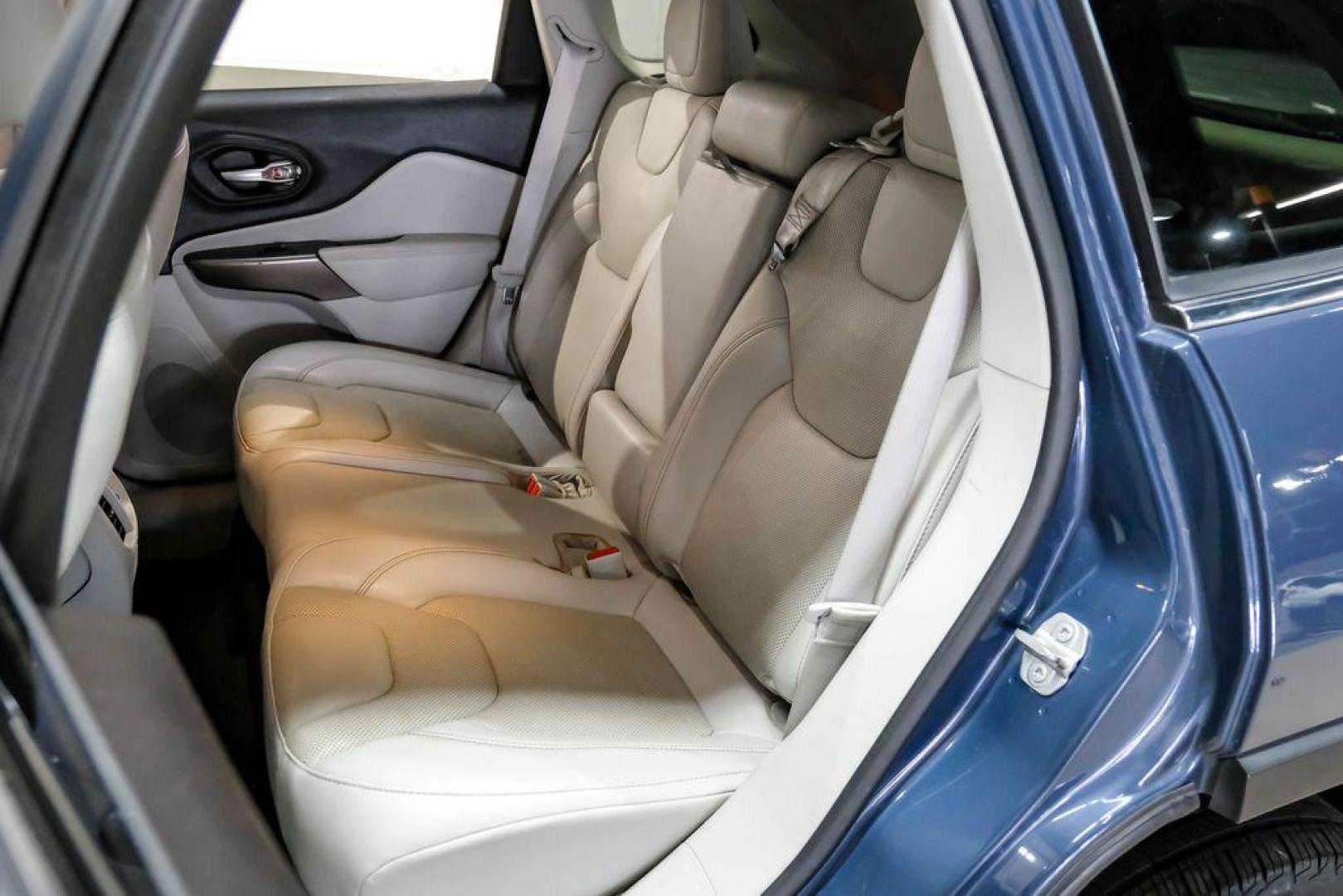 2021 Slate Blue Pearlcoat /Ski Gray/Black Jeep Cherokee Latitude Lux (1C4PJLMX8MD) with an 3.2L V6 engine, Automatic transmission, located at 15300 Midway Rd., Addison, TX, 75001, (972) 702-0011, 32.958321, -96.838074 - Photo#42