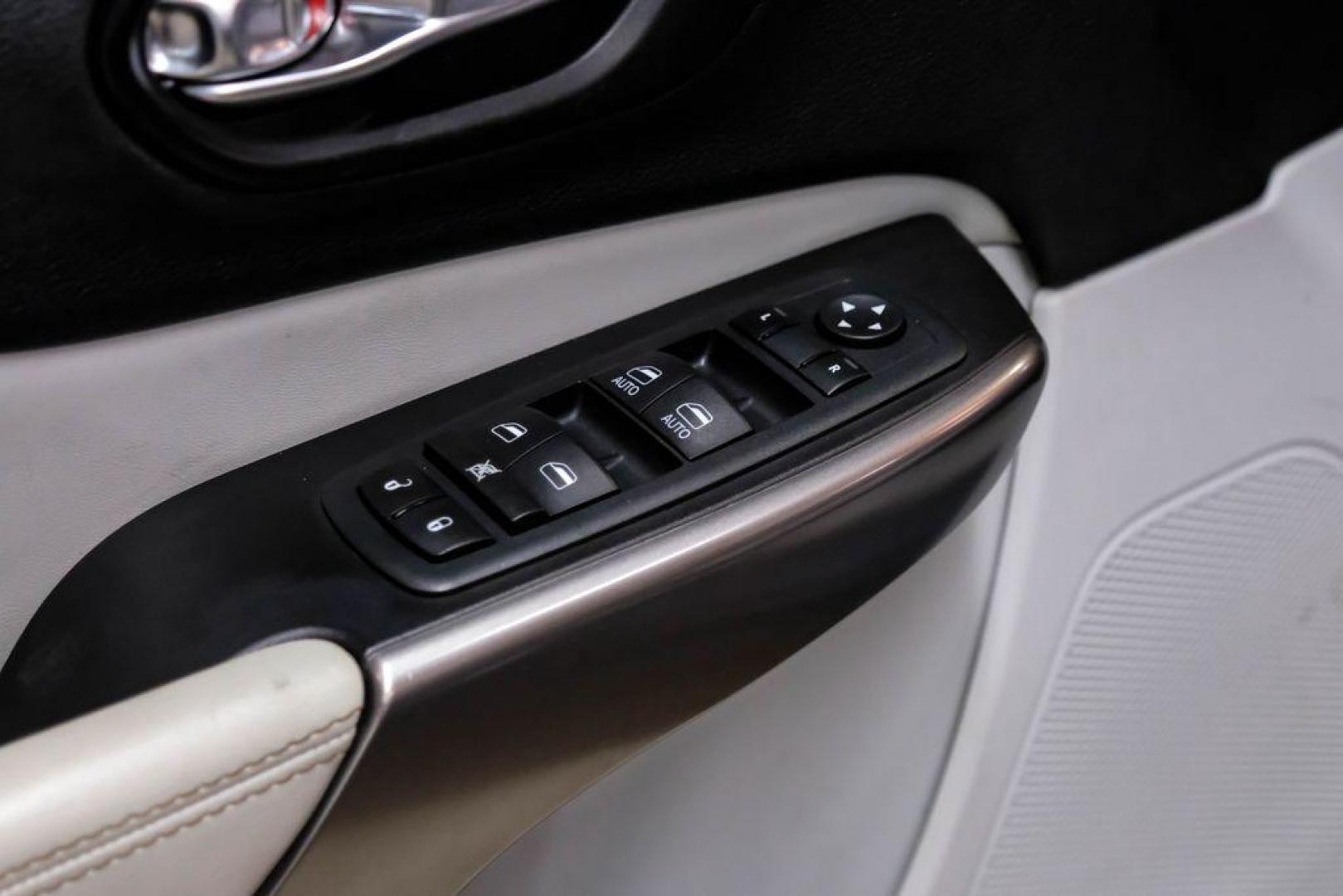 2021 Slate Blue Pearlcoat /Ski Gray/Black Jeep Cherokee Latitude Lux (1C4PJLMX8MD) with an 3.2L V6 engine, Automatic transmission, located at 15300 Midway Rd., Addison, TX, 75001, (972) 702-0011, 32.958321, -96.838074 - Photo#46